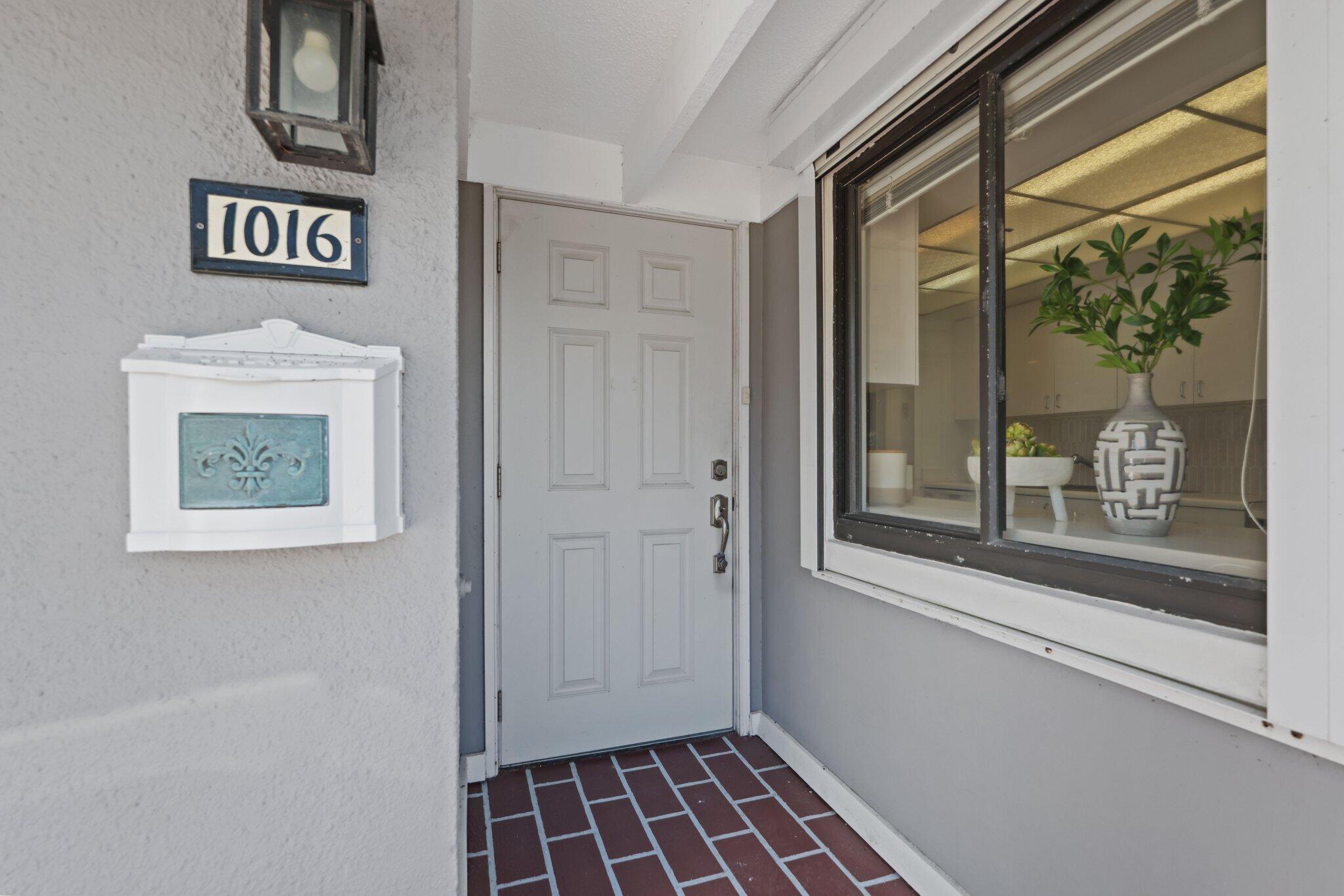 1016 Ocean Drive - 61.jpg-FULL.JPG-SMALL