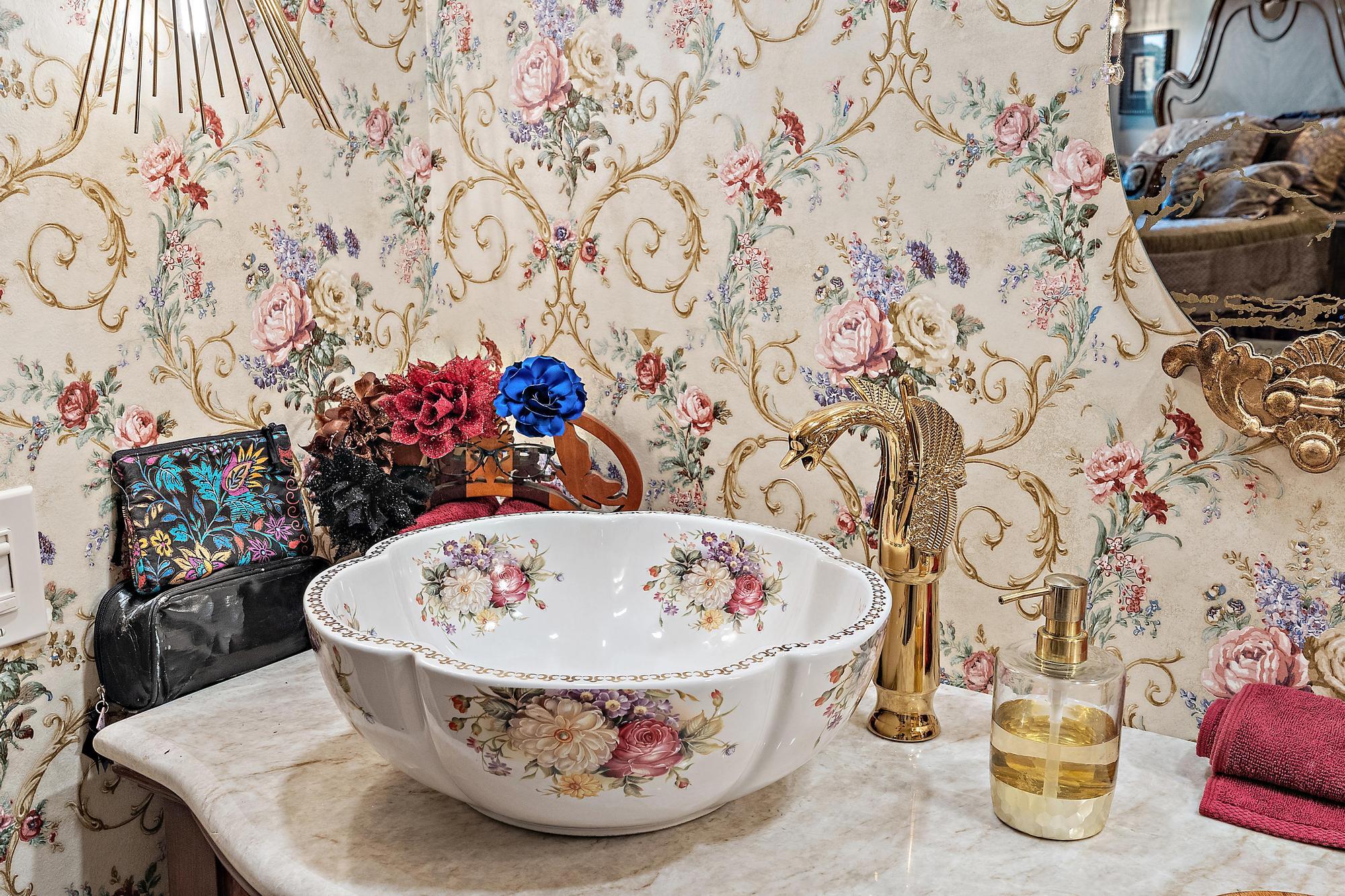 ROMANTIC SINK