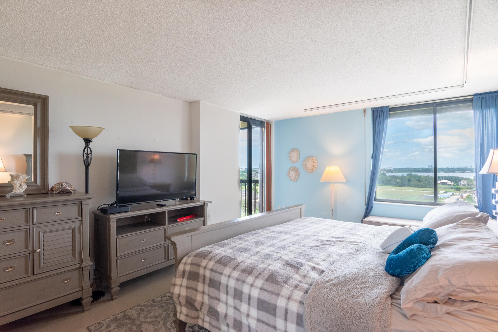 2480 Presidential Way 1103-023 (1)