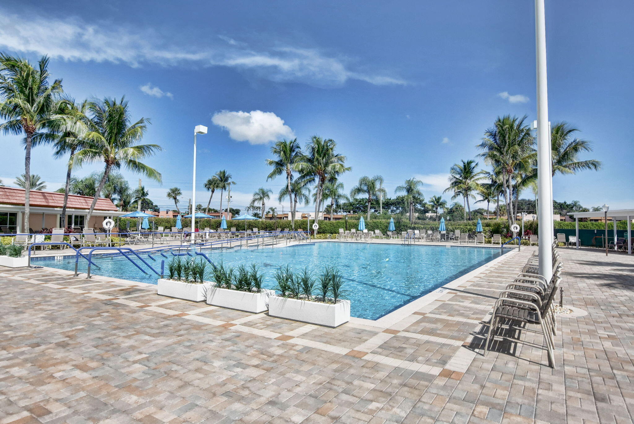 38-web-or-mls-Kings Point (14)