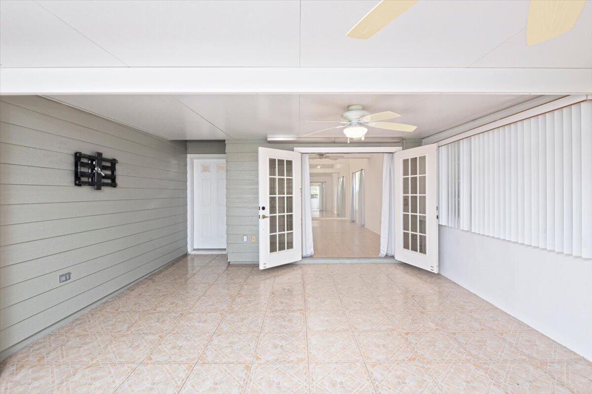 Entry -sunroom/living area
