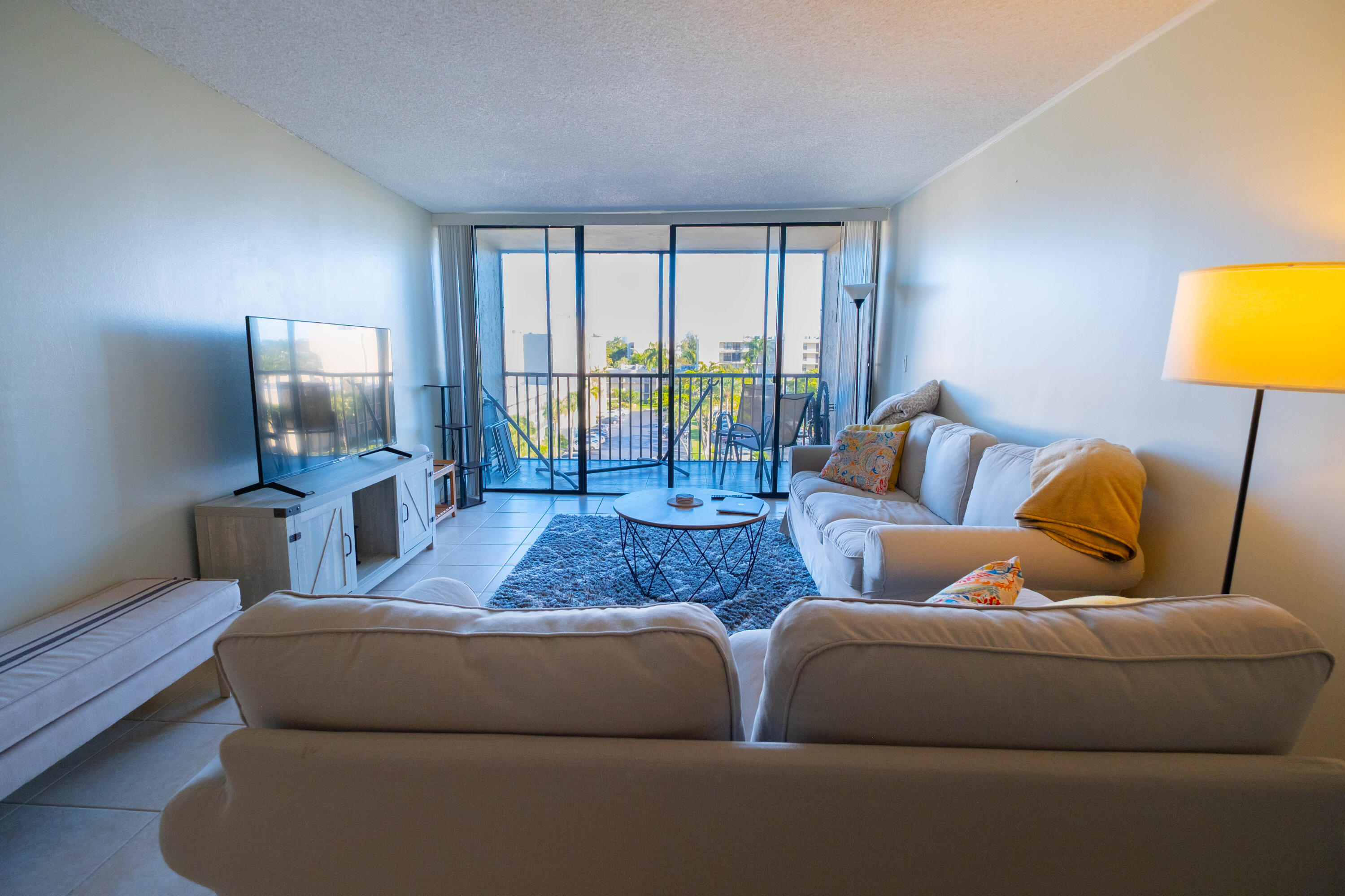 BOCA BAYOU LIVING ROOM