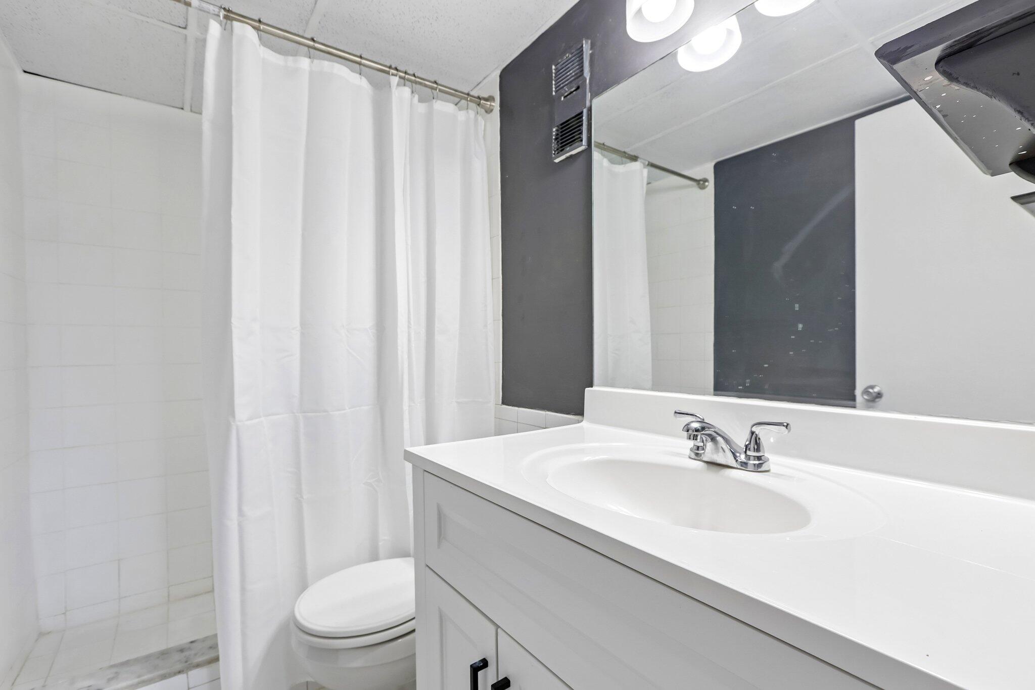 17_Primary-Bathroom_Original-022