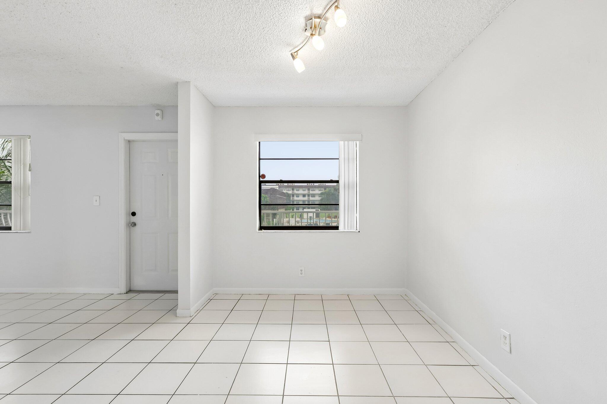 07_Dining-Area-Straight-View_Original-01