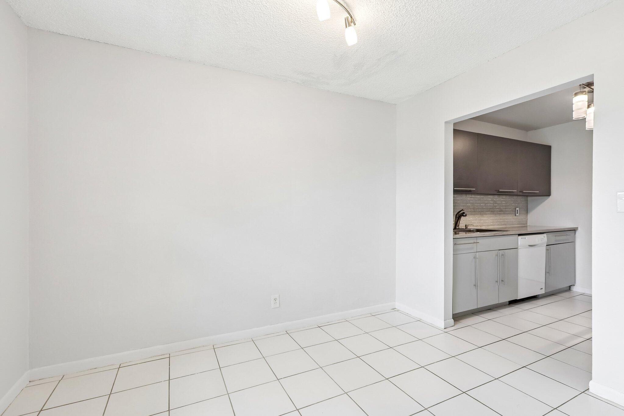 06_Dining-Area-Toward-Kitchen_Original-0