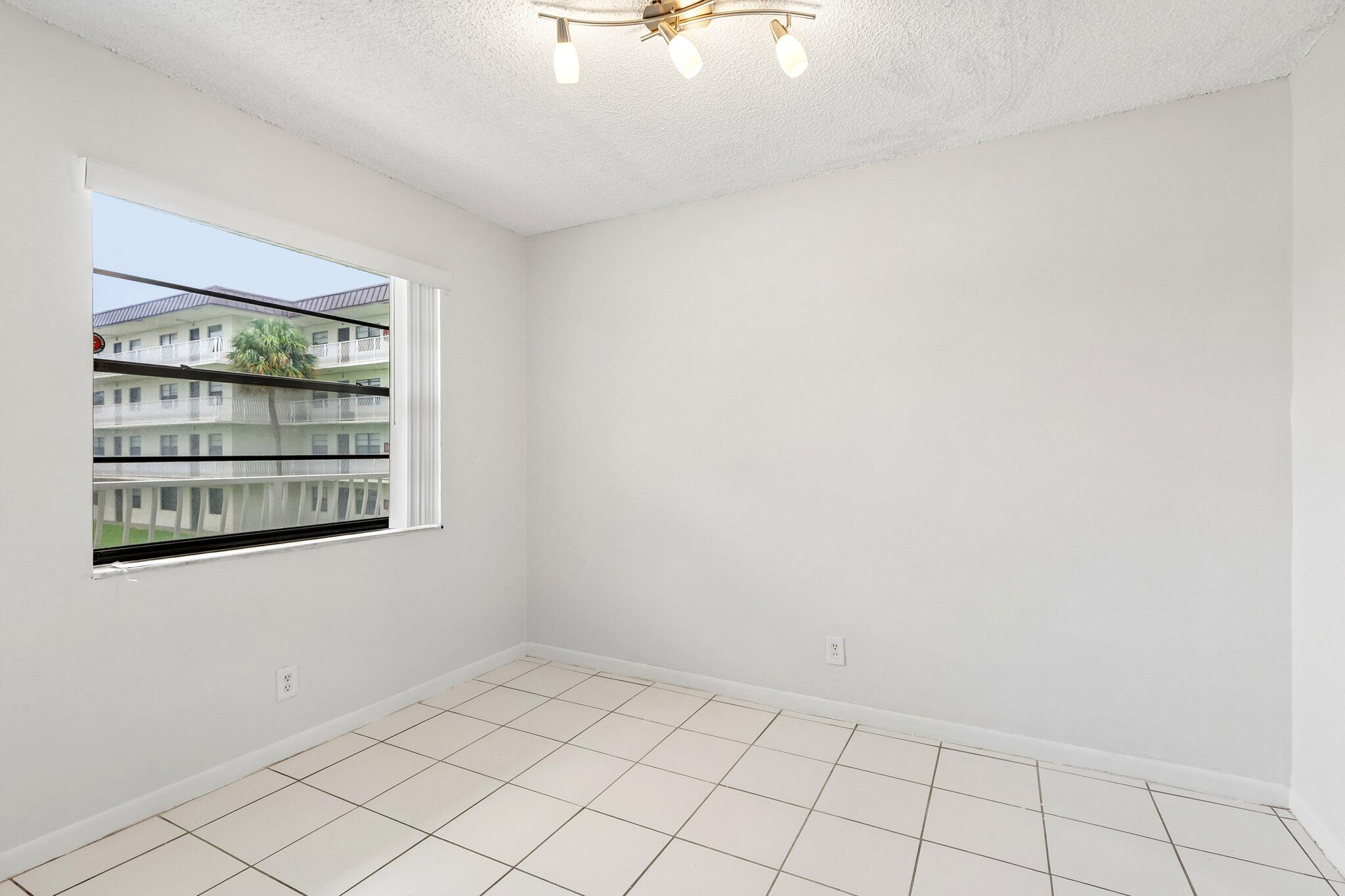 08_Dining-Area-Window-Angle_Original-007