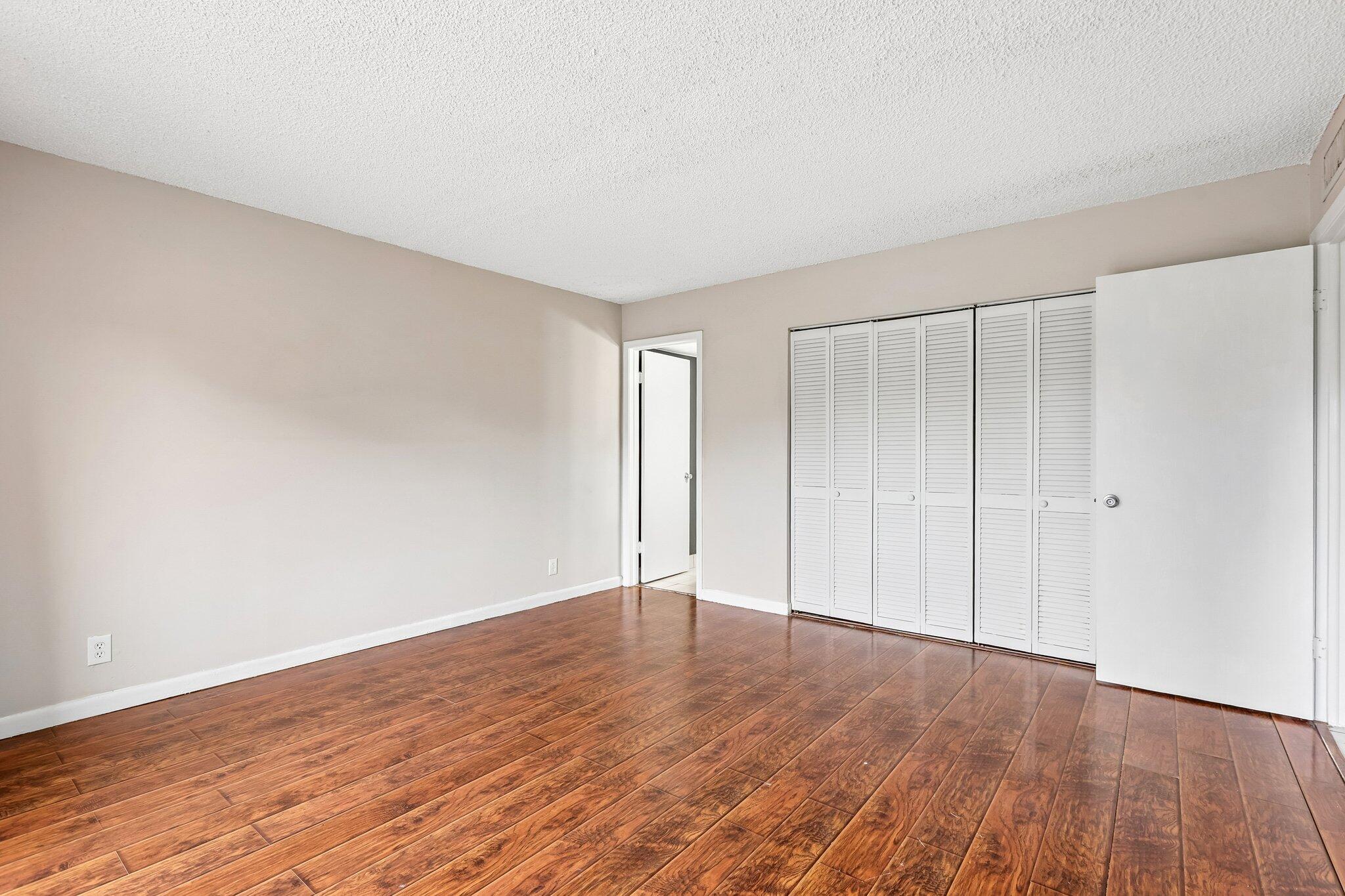 15_Primary-Closet-and-Doorway_Original-0