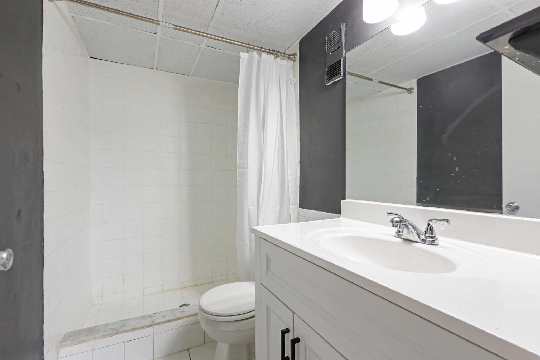 18_Primary-Bathroom-Shower_Original-029