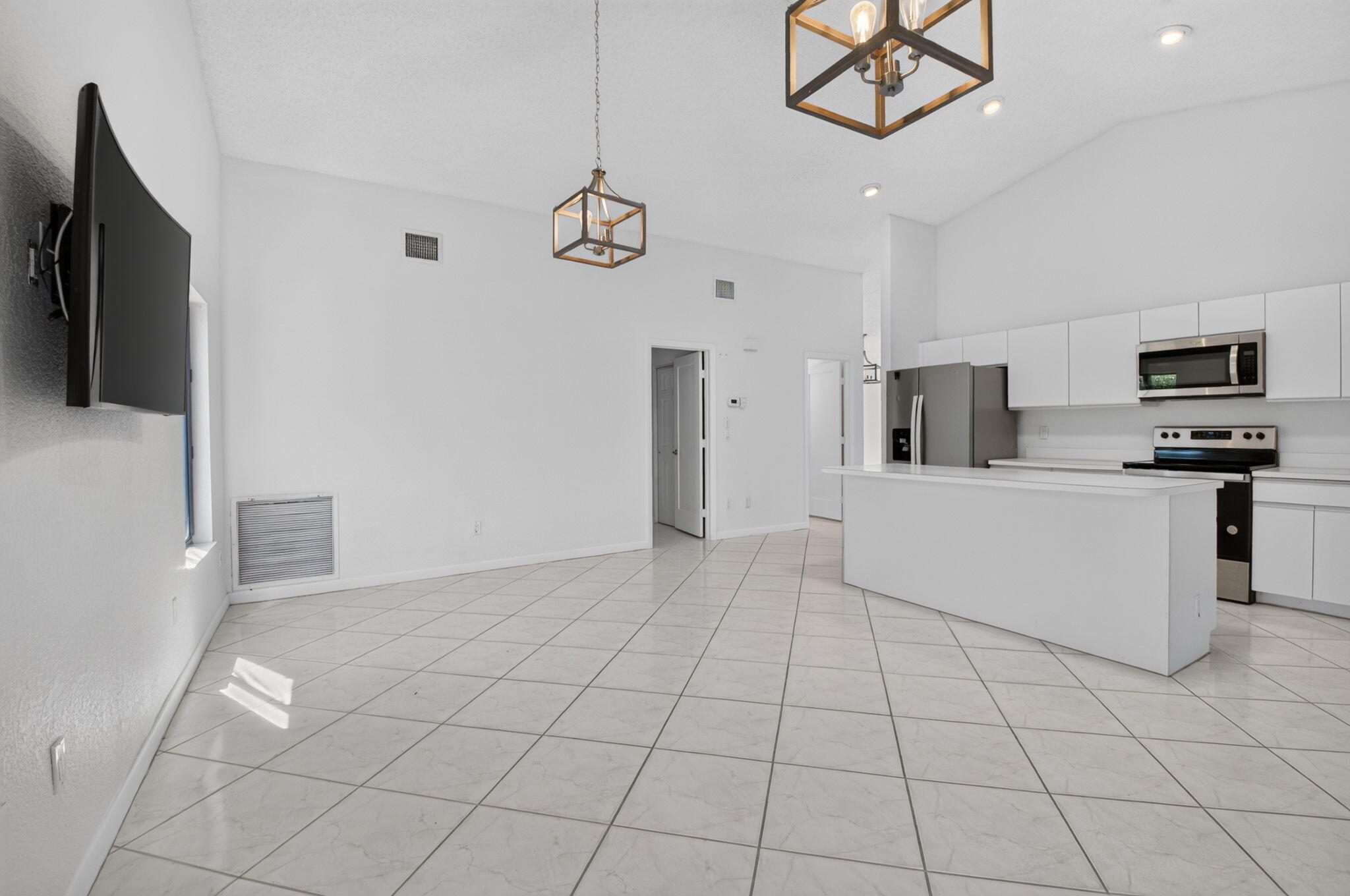 Family Room - Kitchen