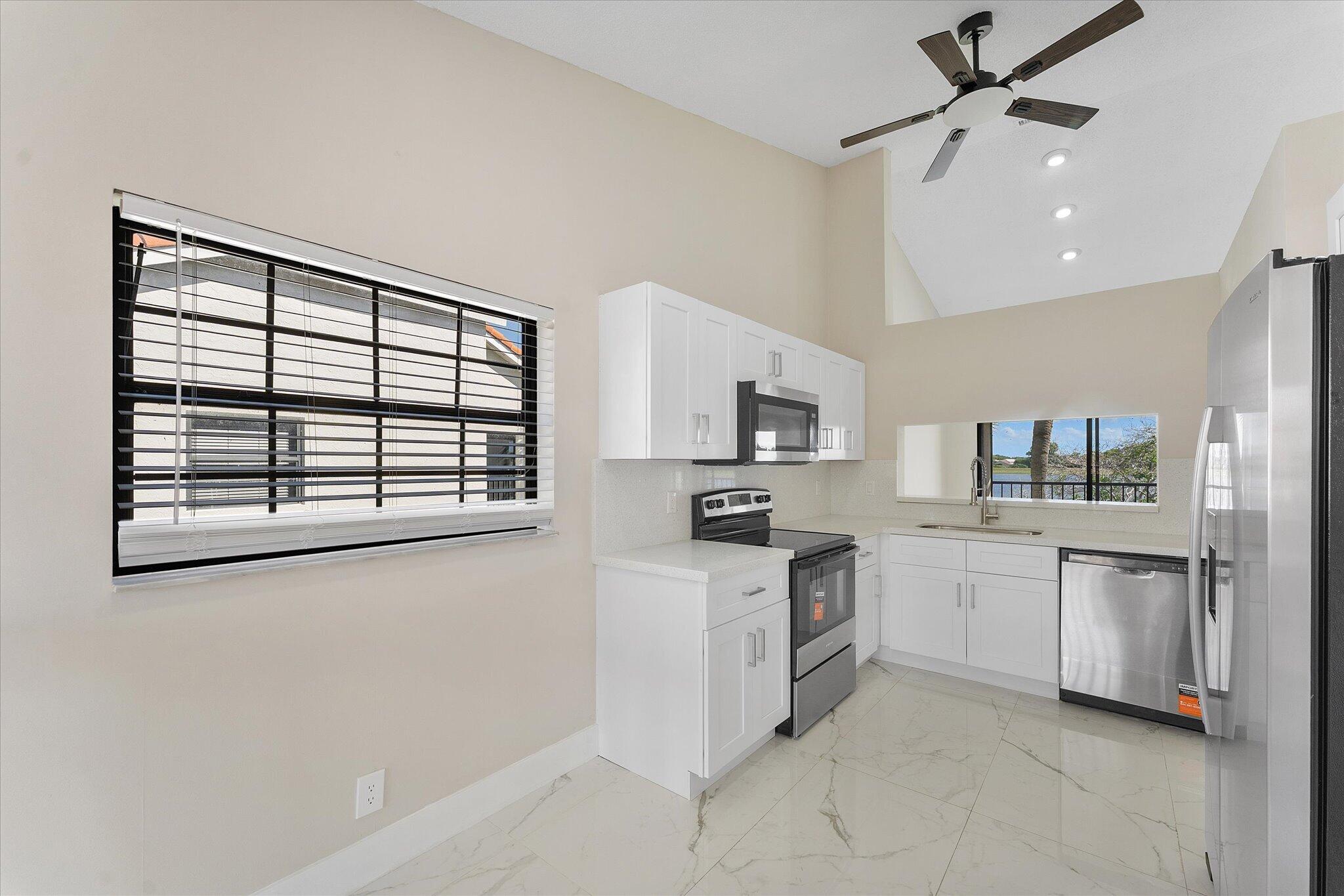 12-10890 Lakemore Lane_012