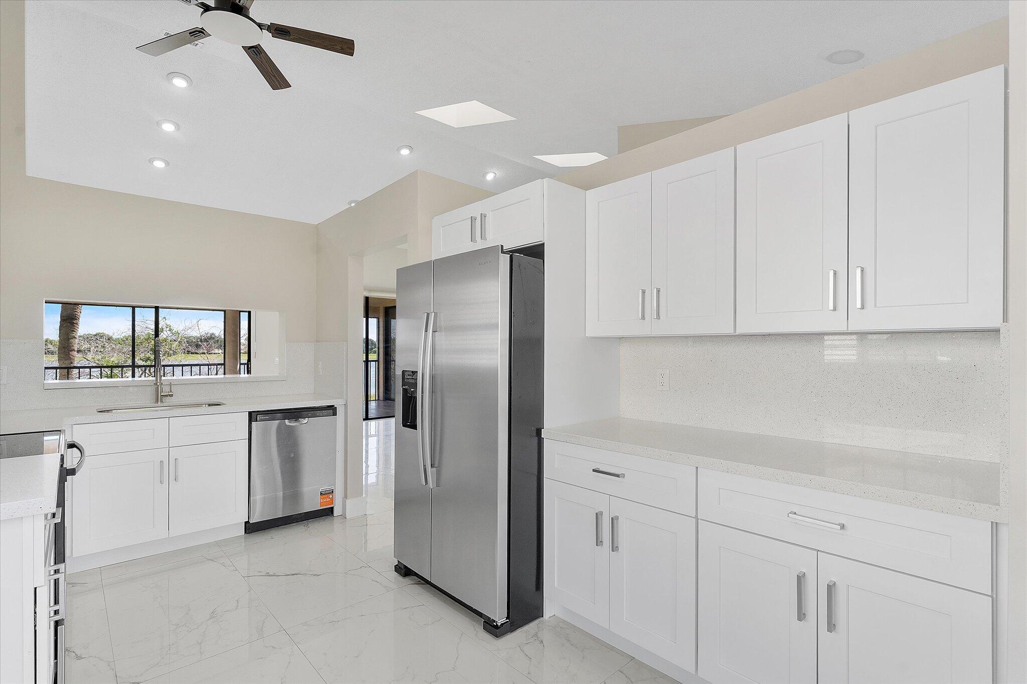 11-10890 Lakemore Lane_011