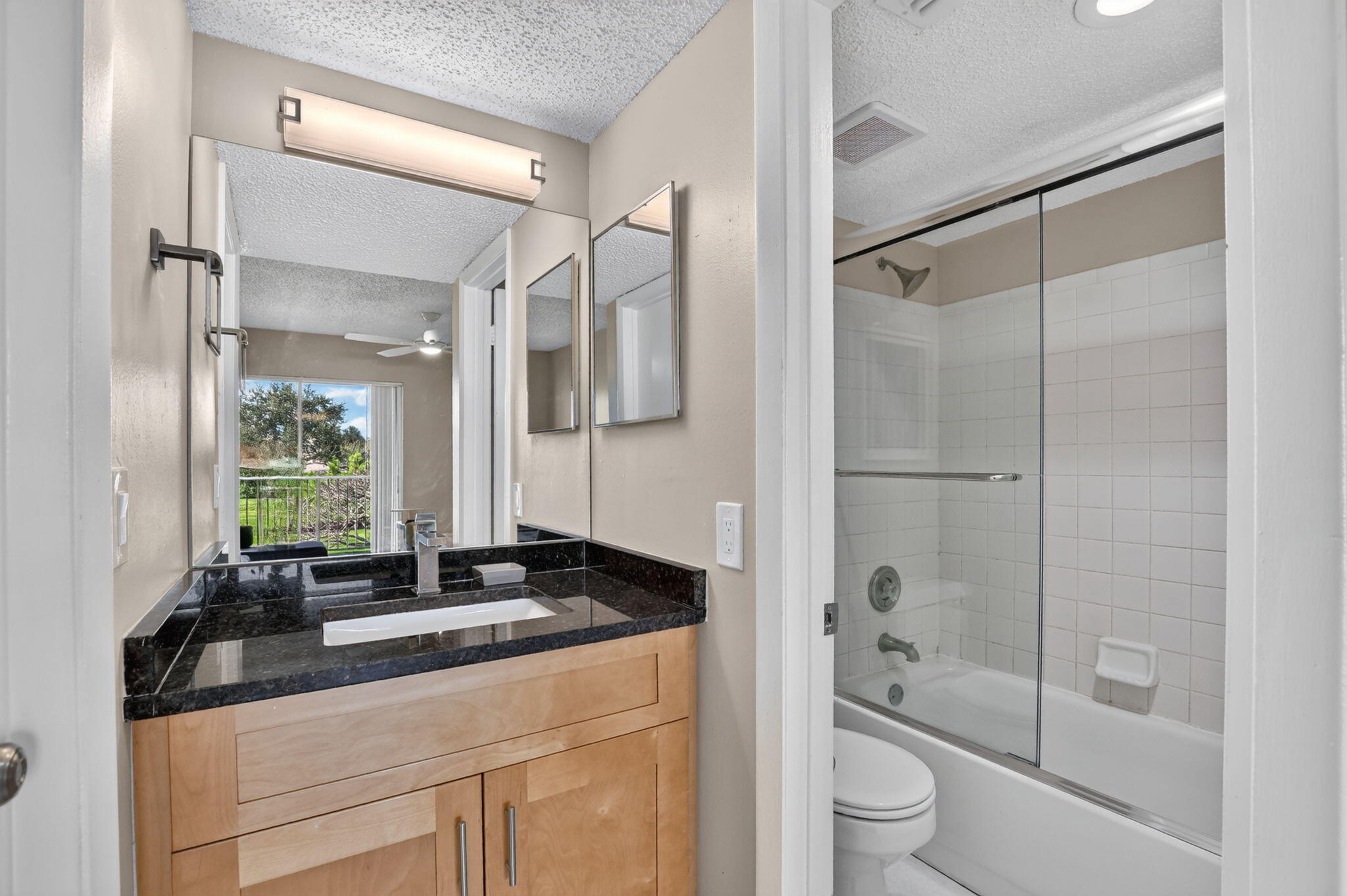 En suite full bathroom