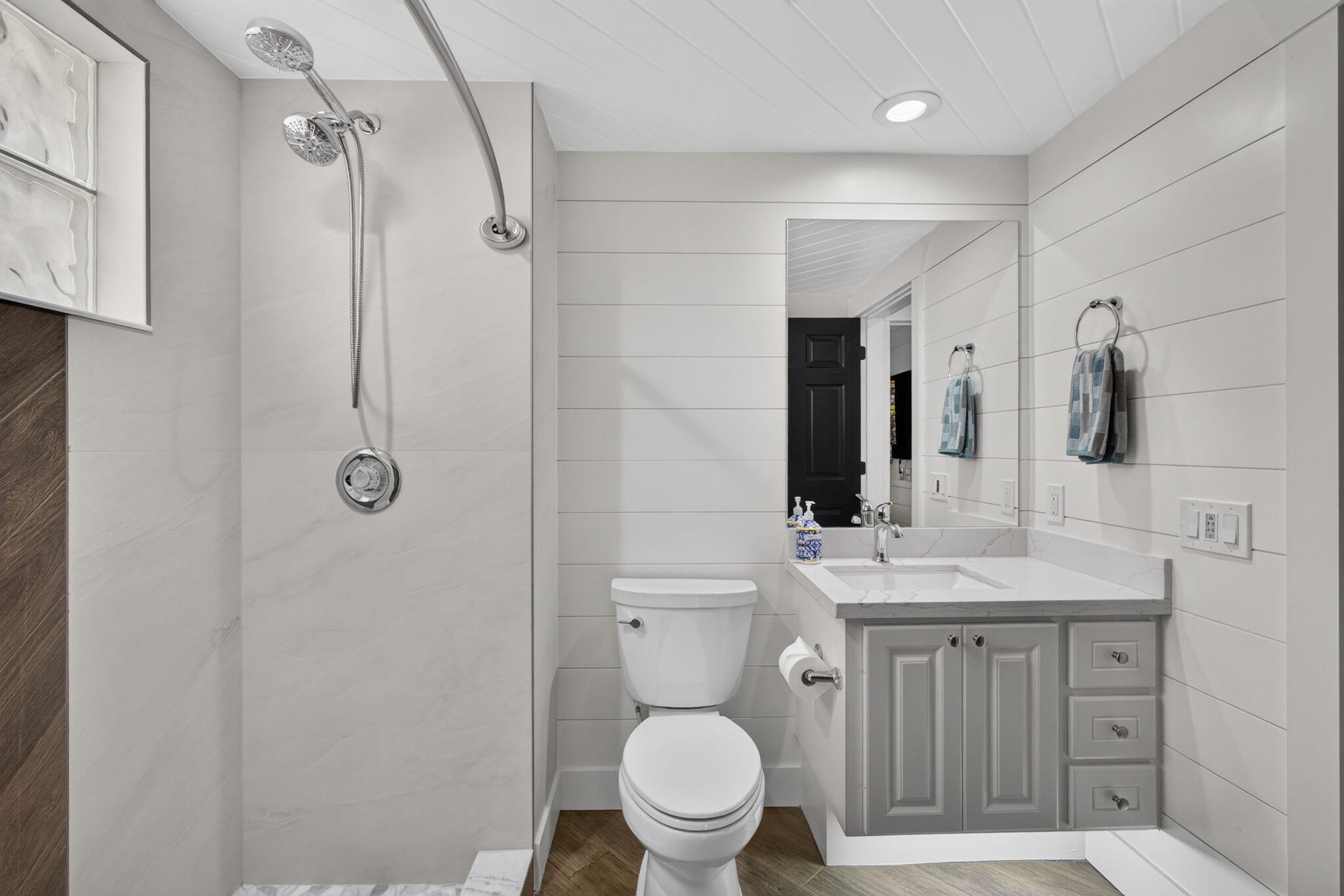 1st Floor Full Bath.