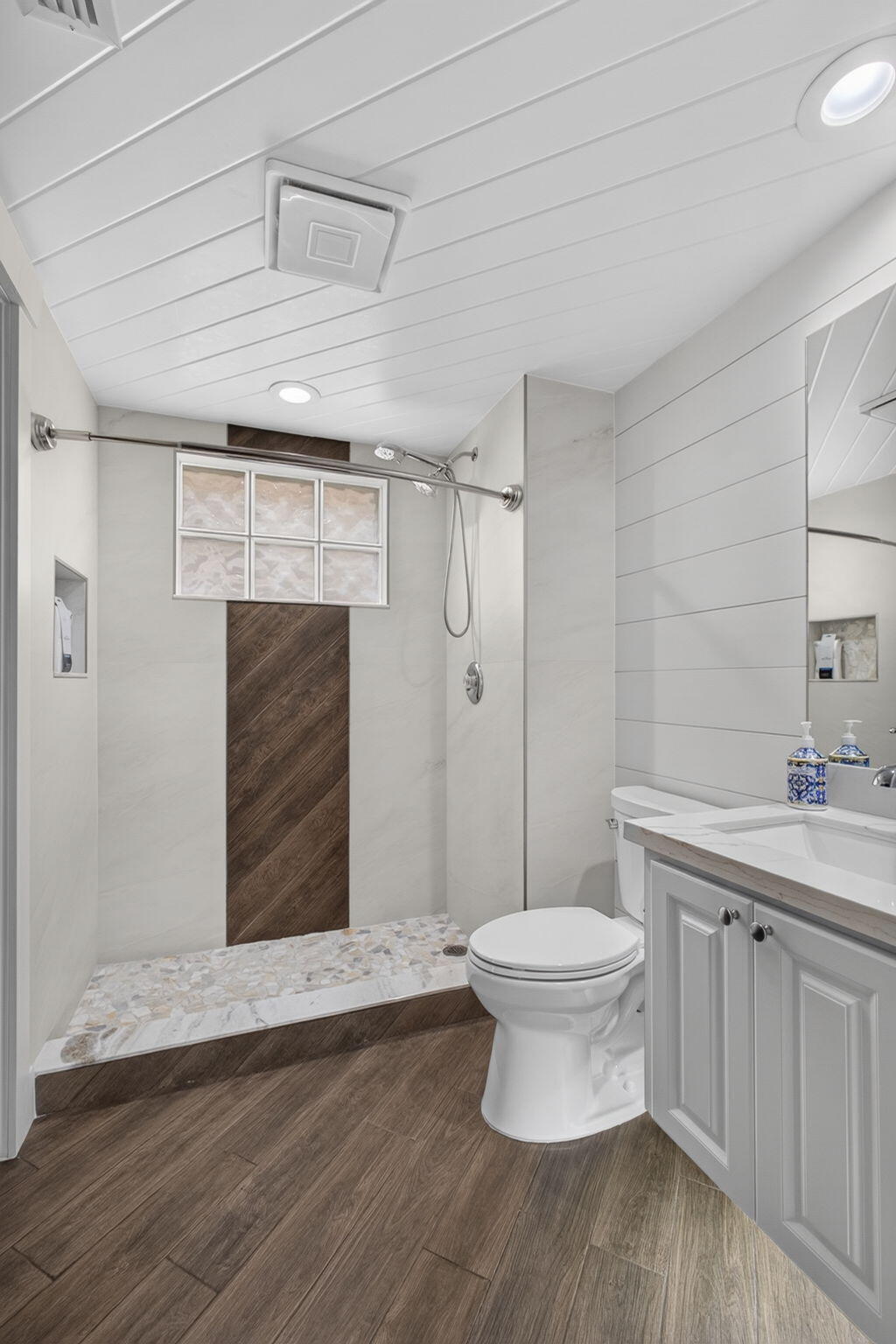 1st Floor Full Bath