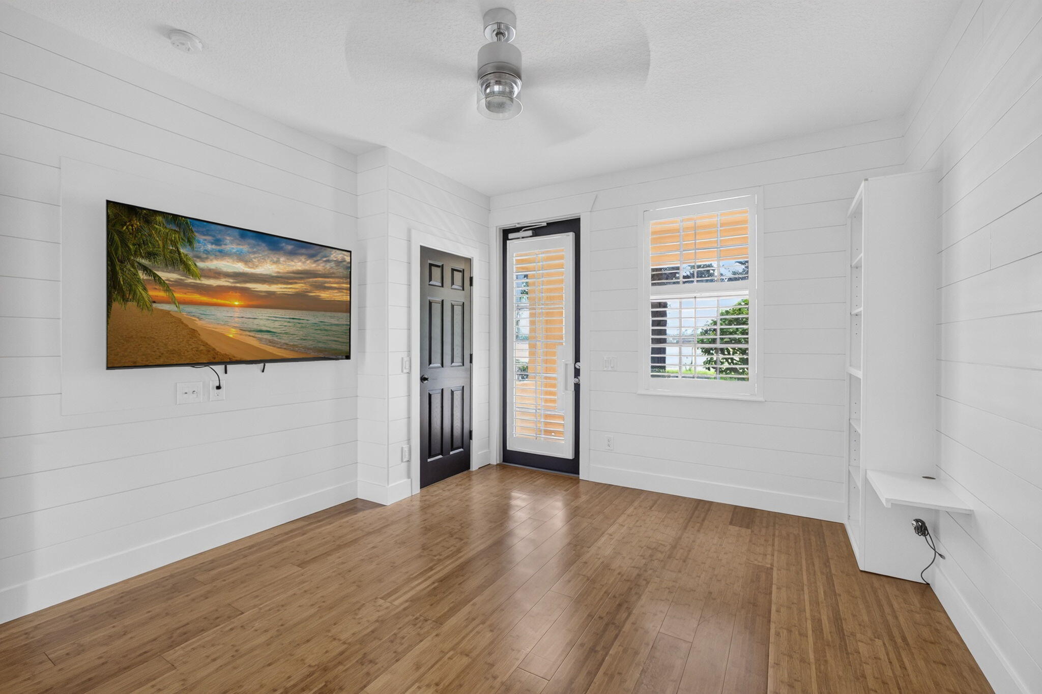 1st Floor Bedroom:Office.