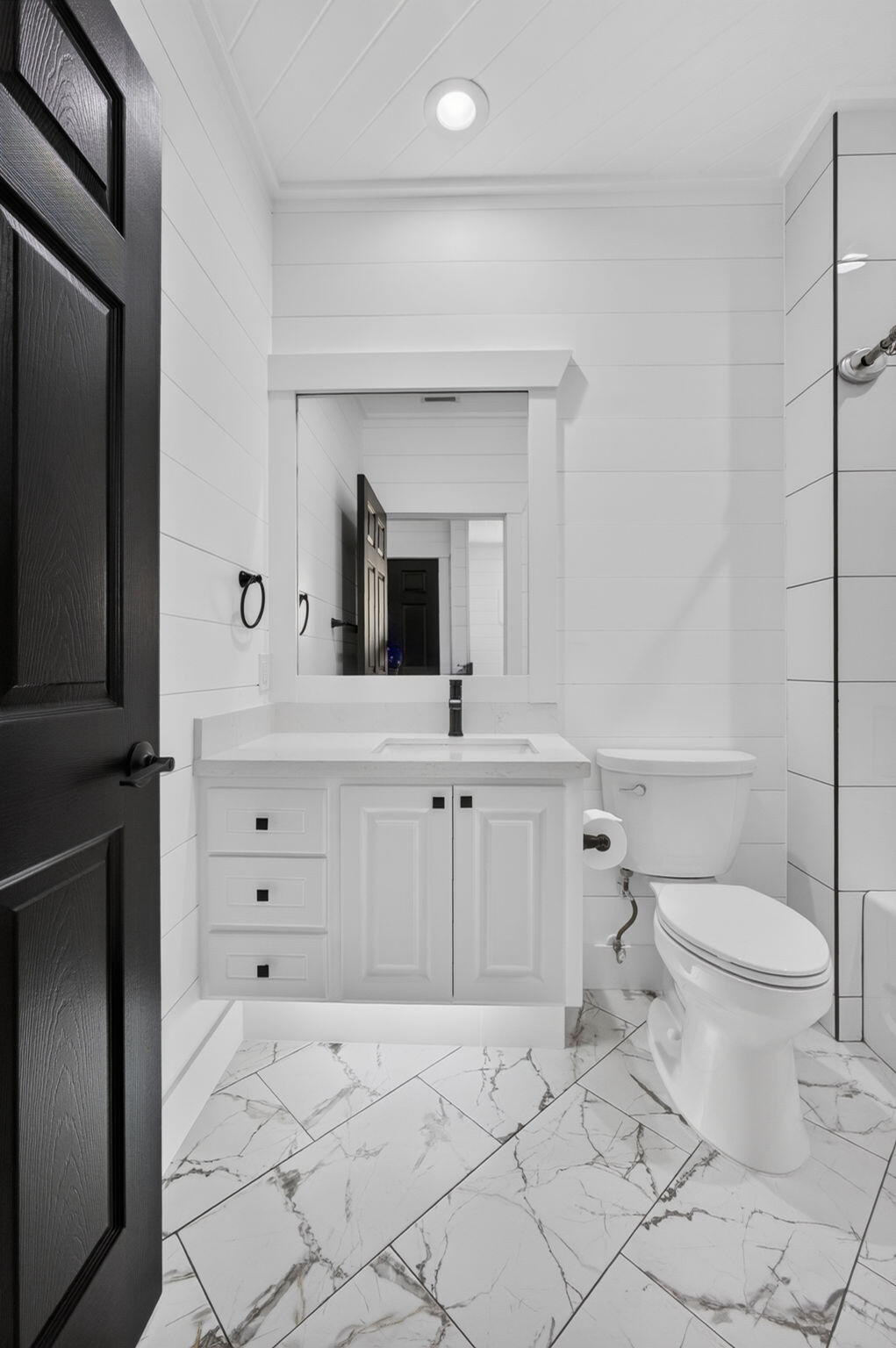 Upstairs Full Bath.