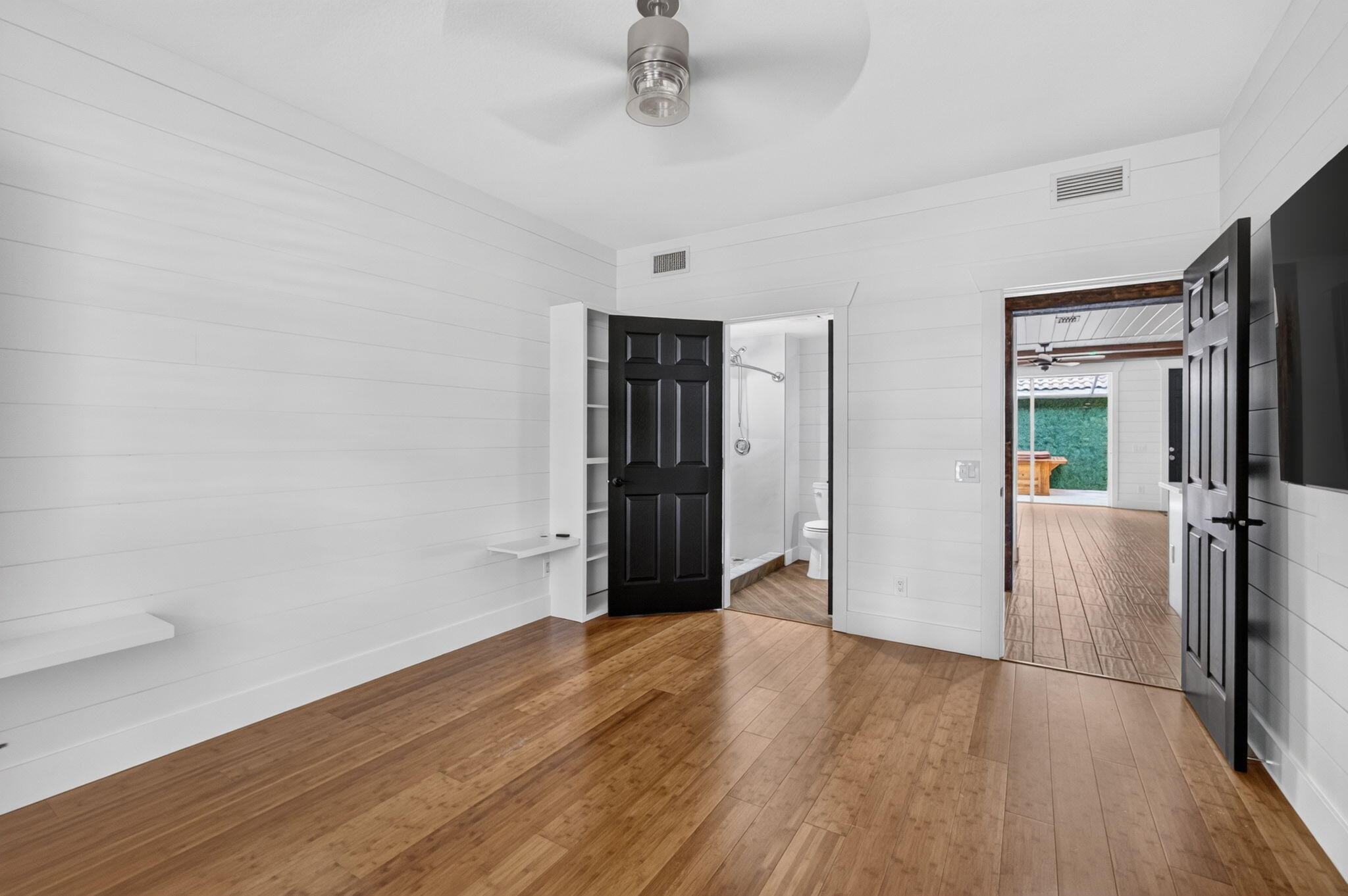 1st Floor Bedroom:Office