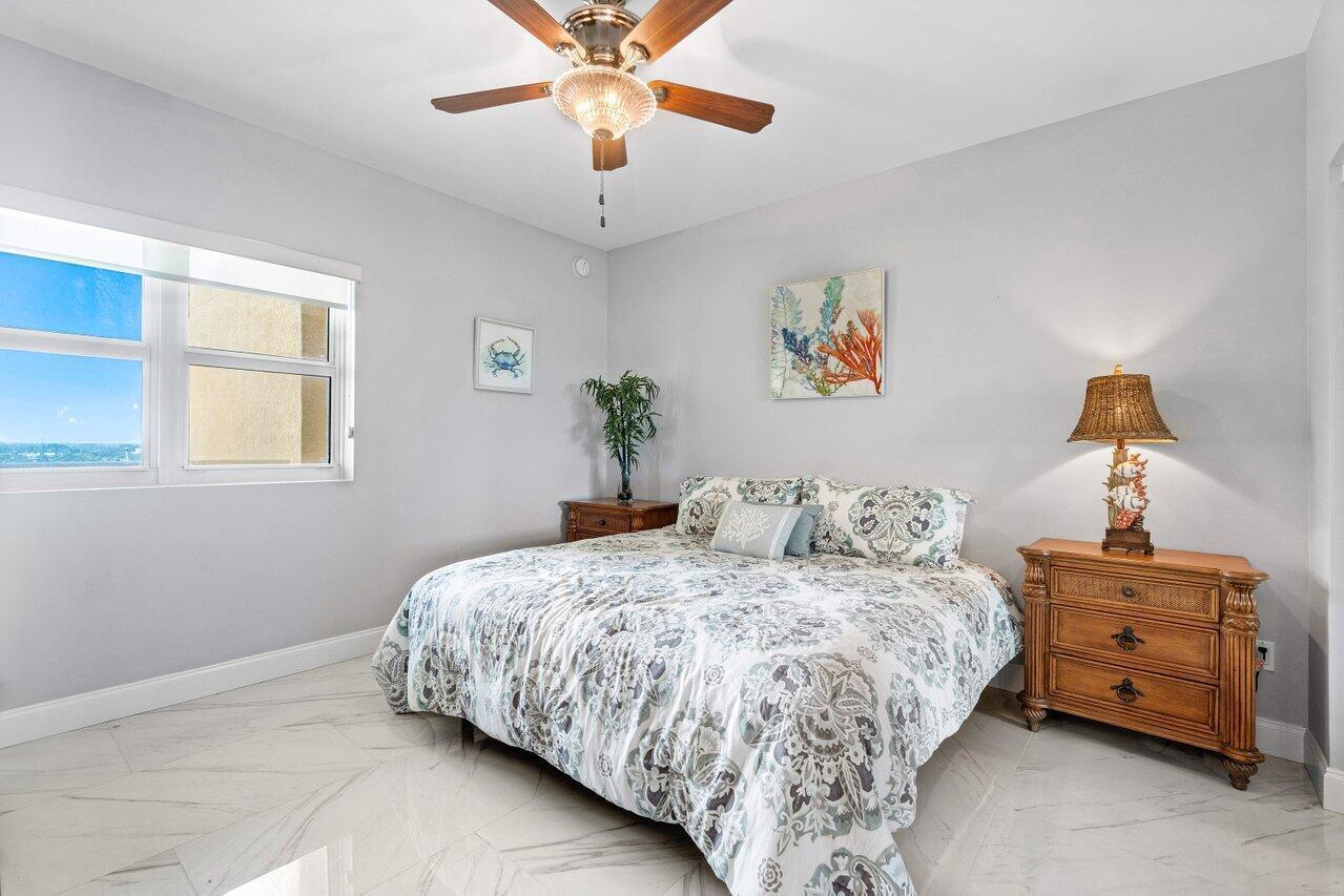 guest bed with en suite bath