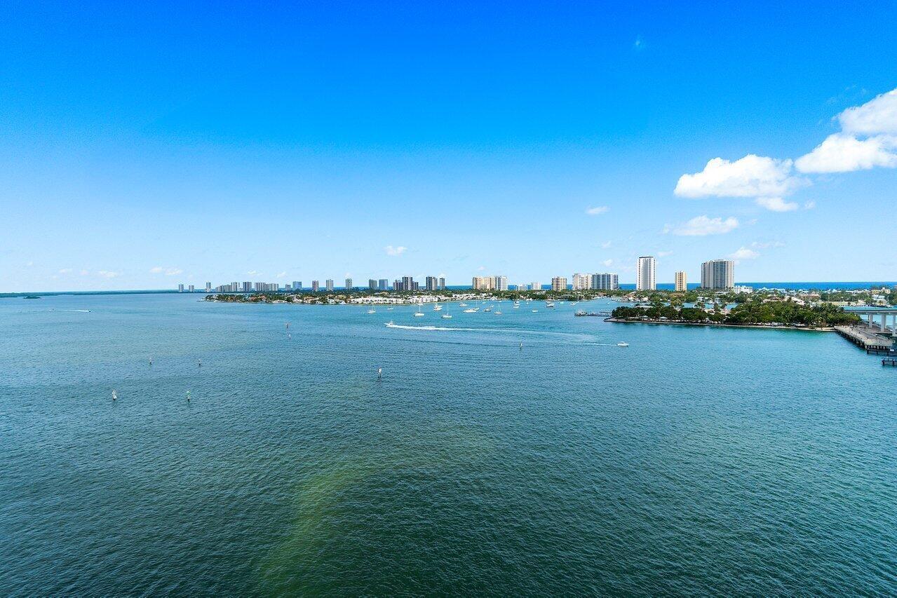 036-2640LakeShoreDrive-1216-RivieraBeach