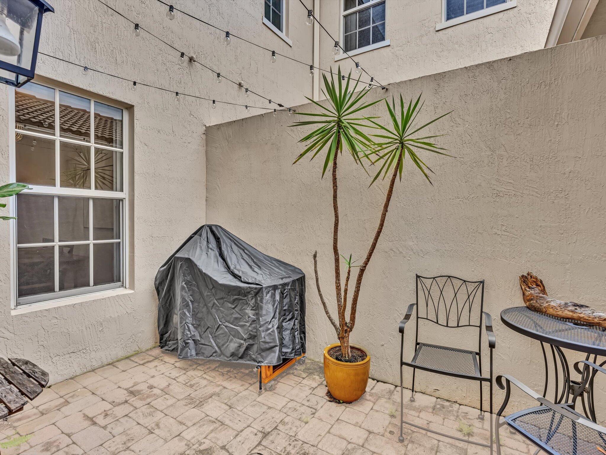 Enclosed courtyard for BBQ'ing