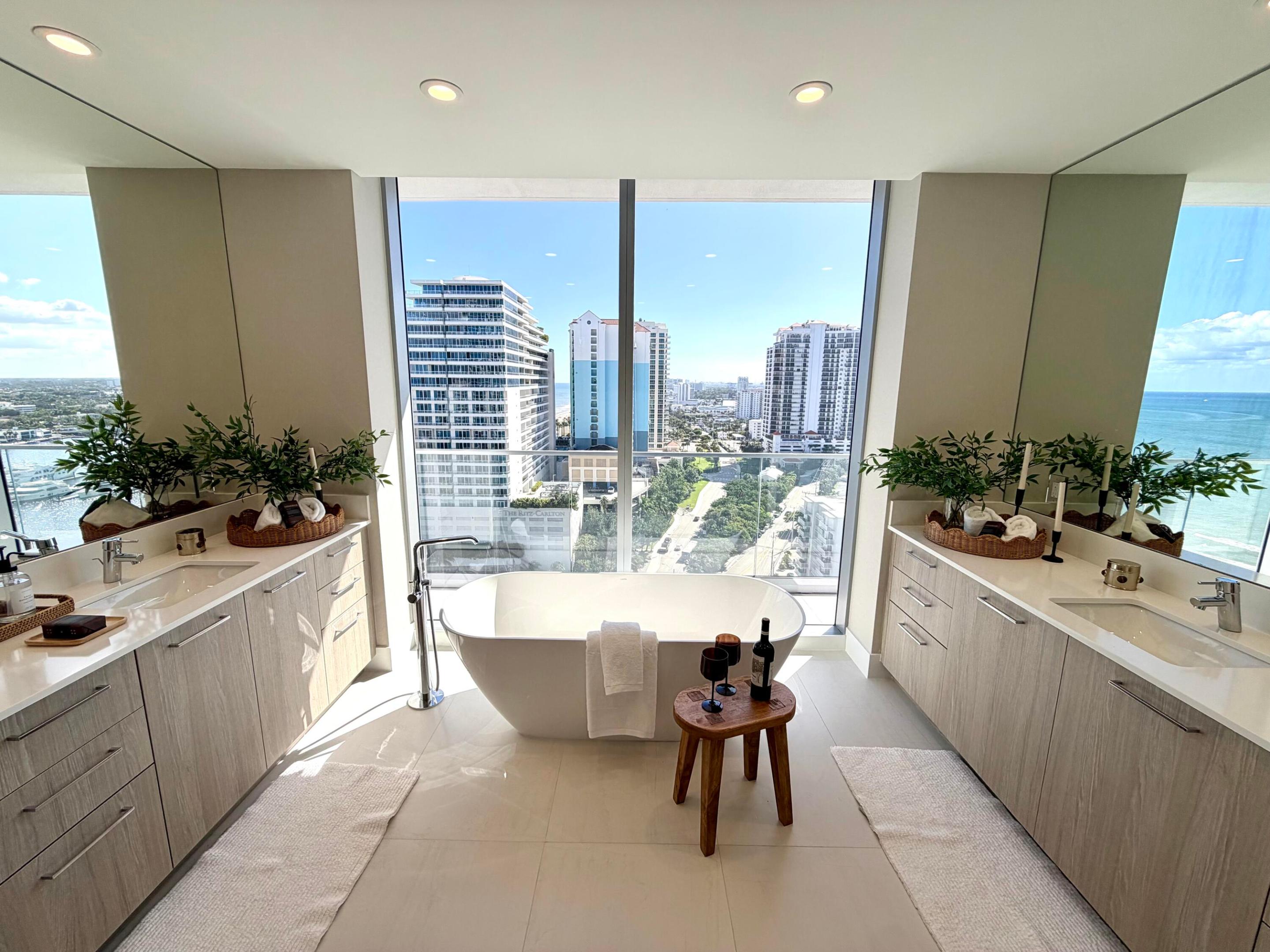 Owner's suite bath