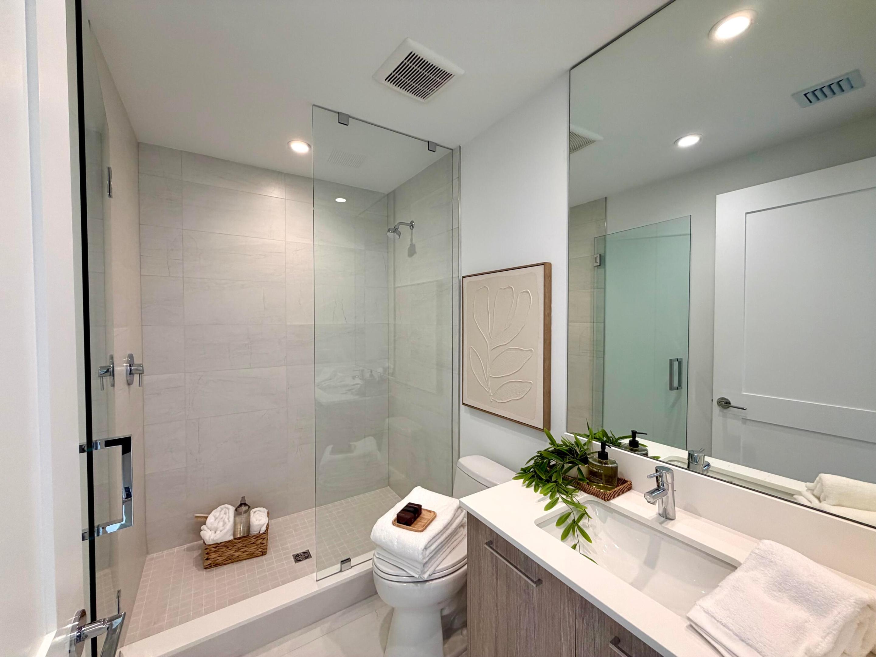 Guest suite (2) bath