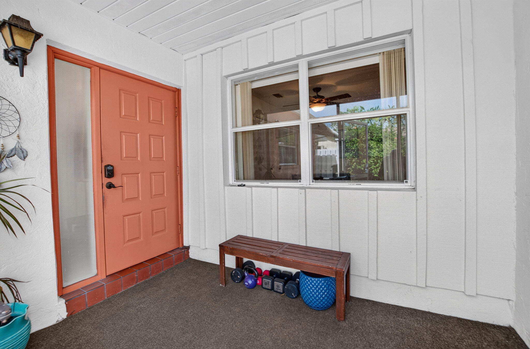 Features a storage closet too! Features a storage closet too!