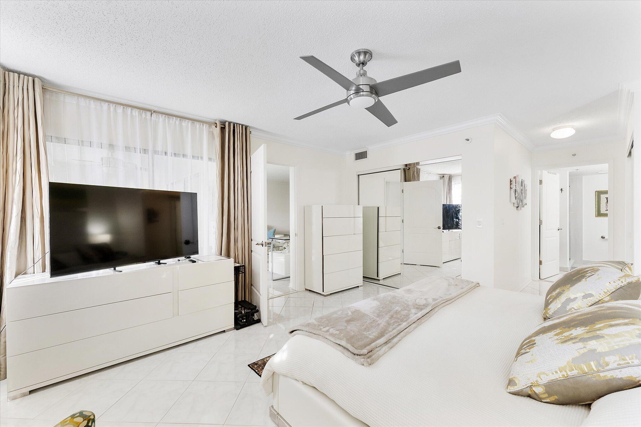 18-2240 Cypress Bend Drive_018