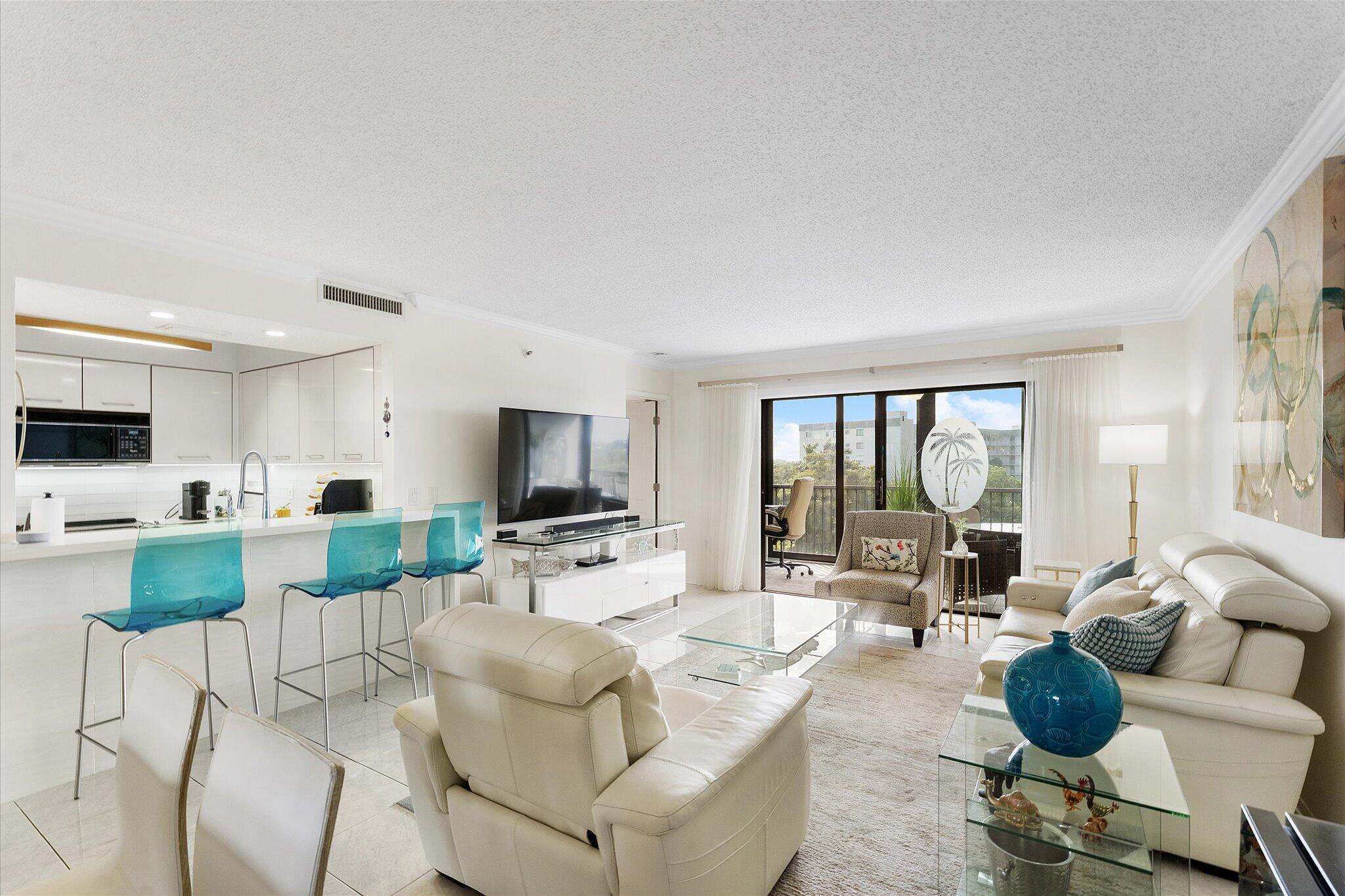 05-2240 Cypress Bend Drive_005