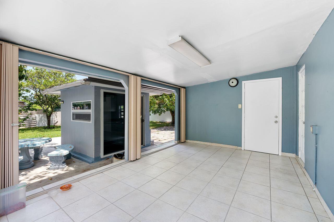 Pation with Small Kitchen Shed