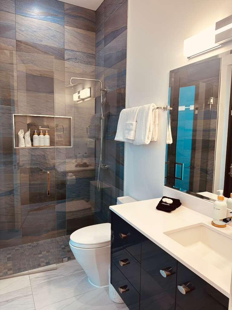 1st Floor Ensuite Bathroom
