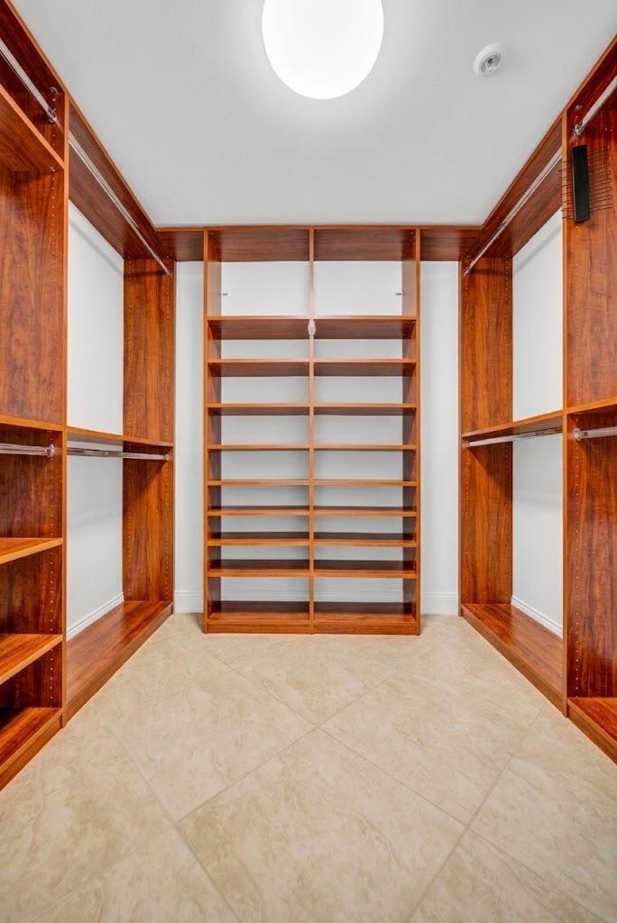 2660 closet