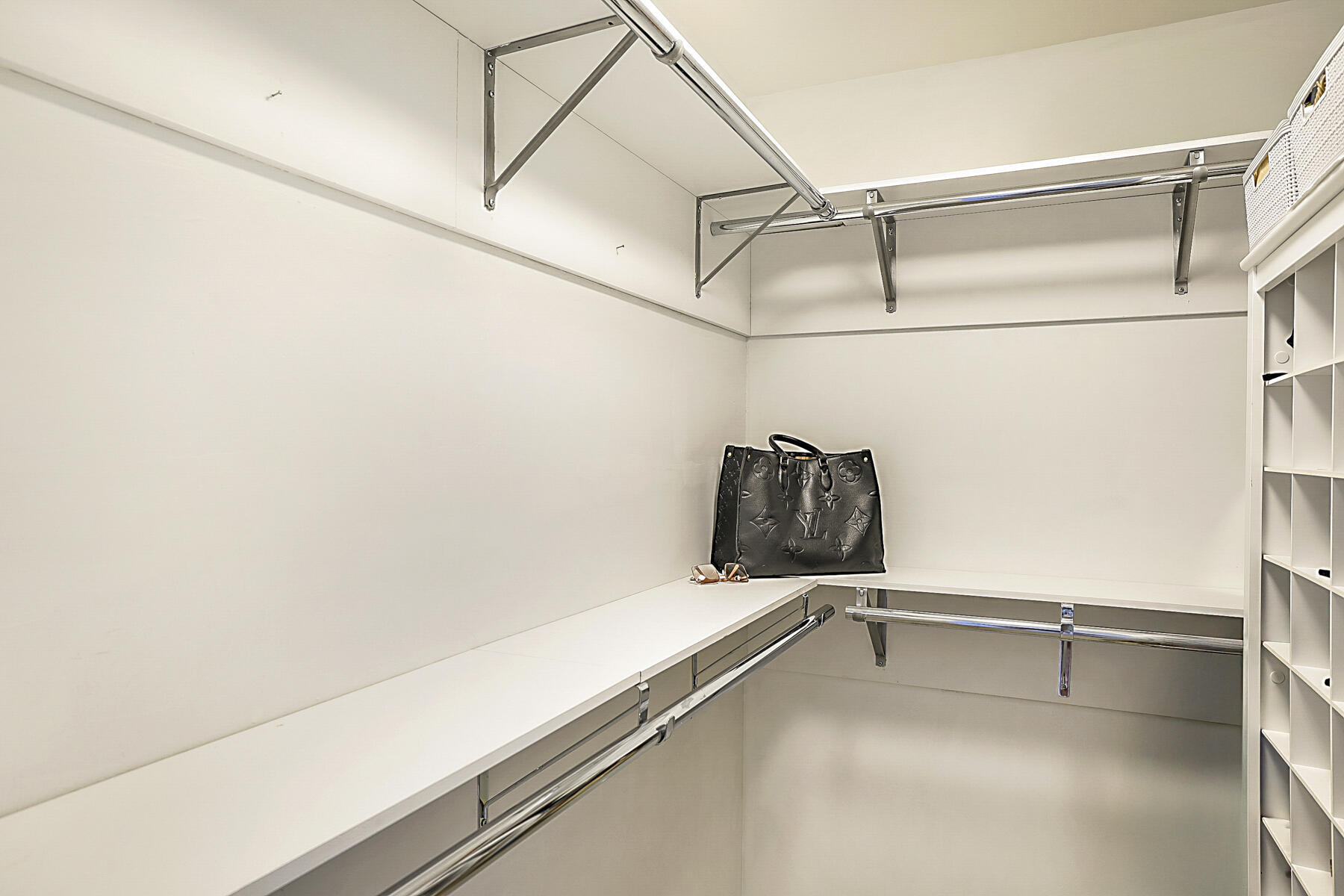 GUEST BEDROOM CLOSET