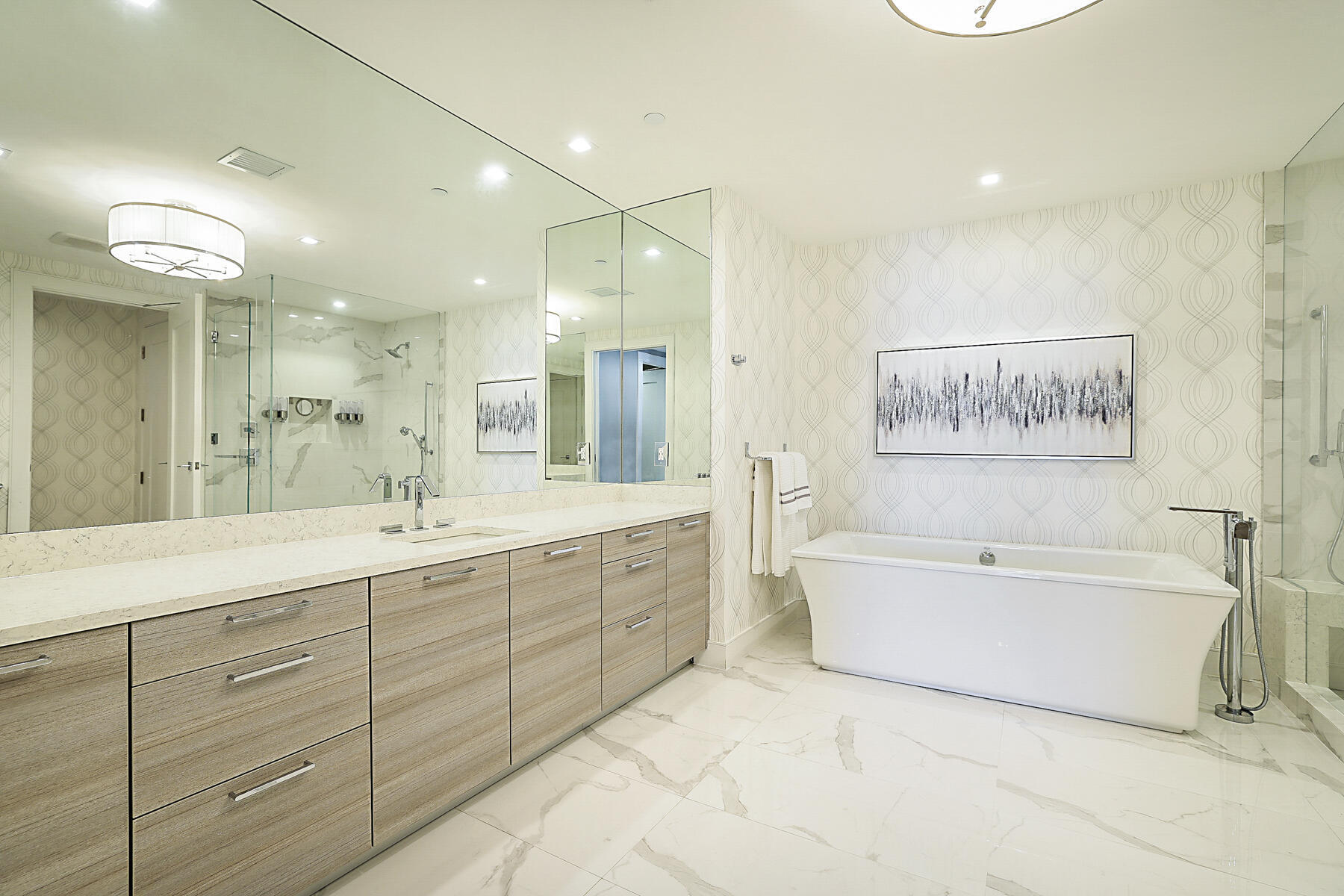PRINCIPAL BATHROOM