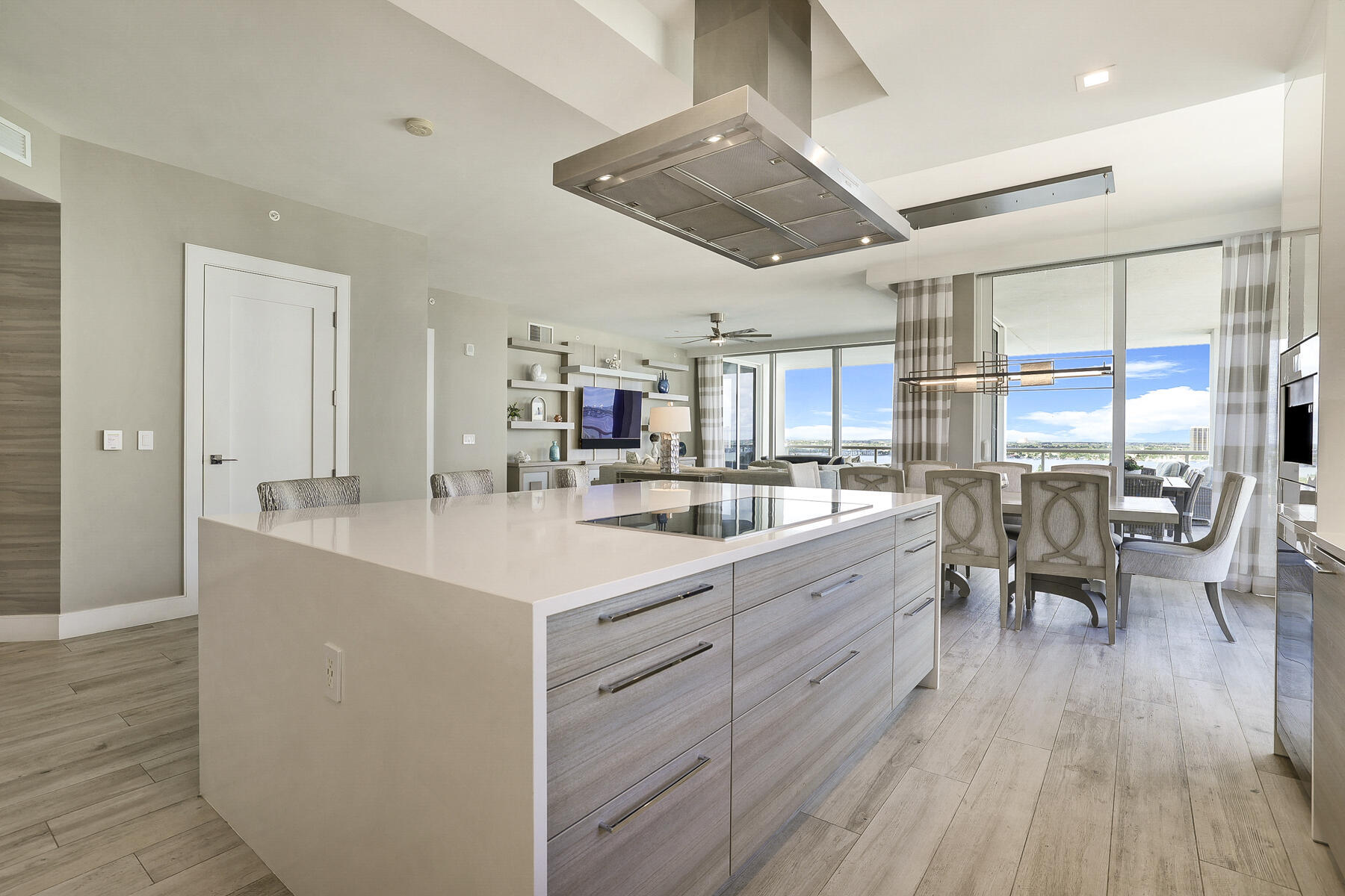 OPEN KITCHEN