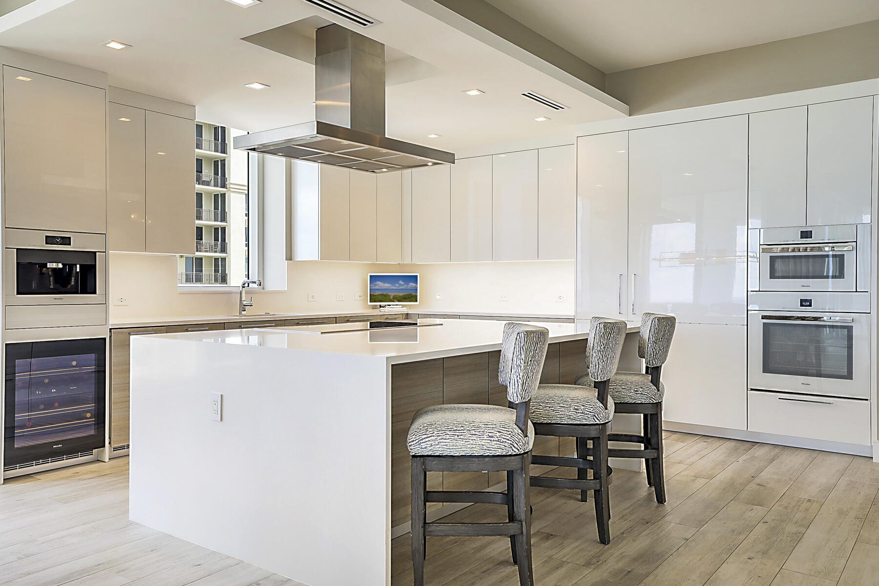 ELEGANT KITCHEN