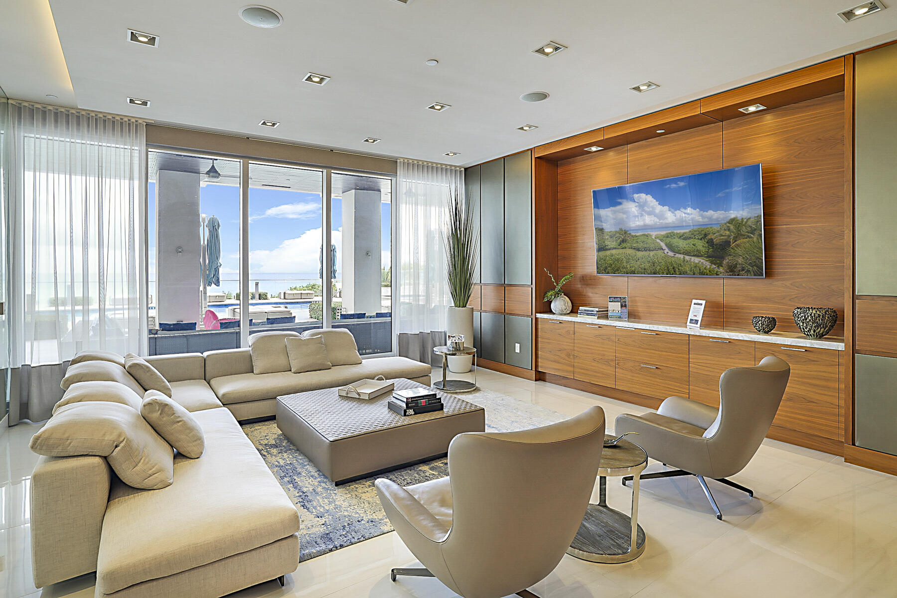 CLUB ROOM