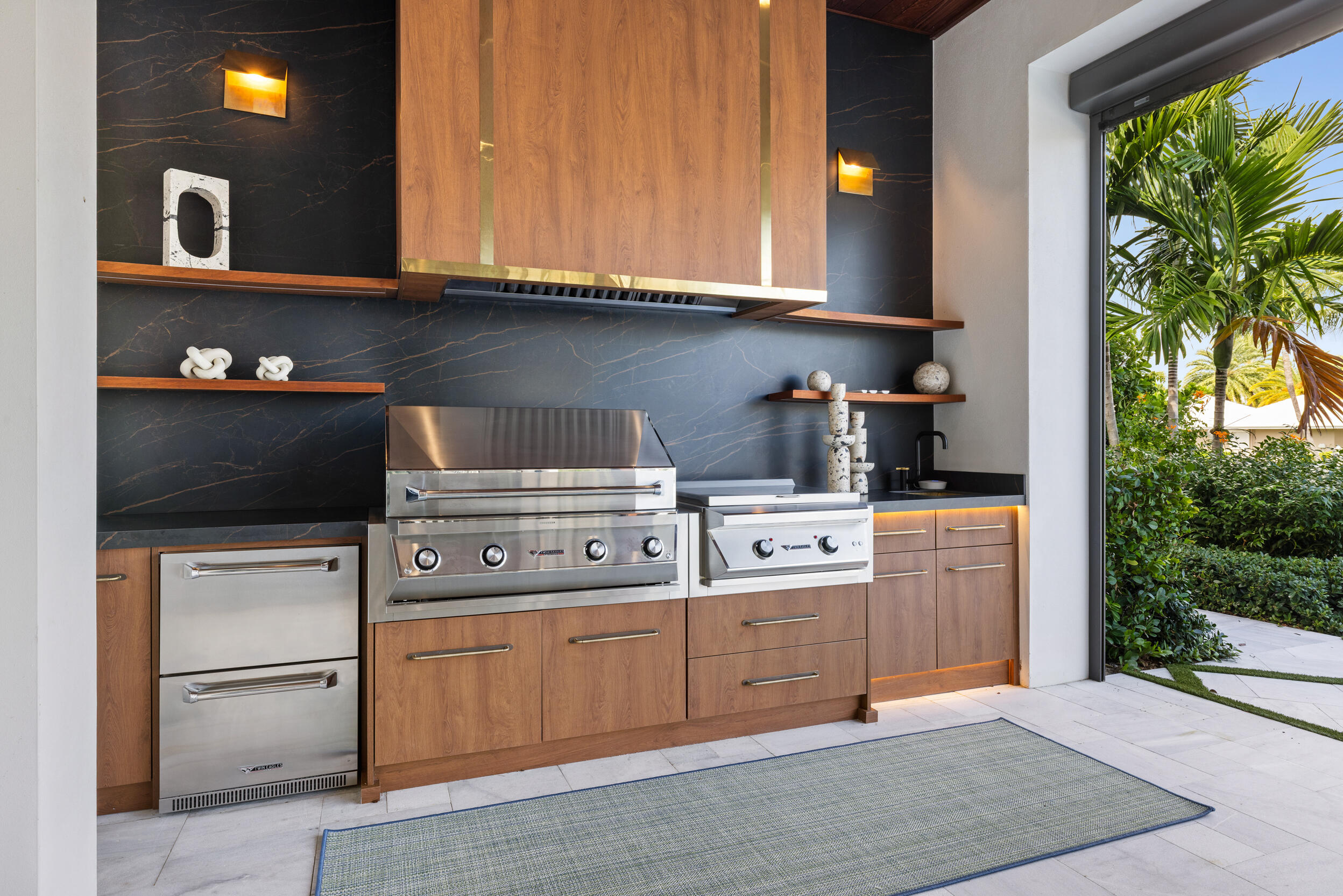 Outdoor Kitchen