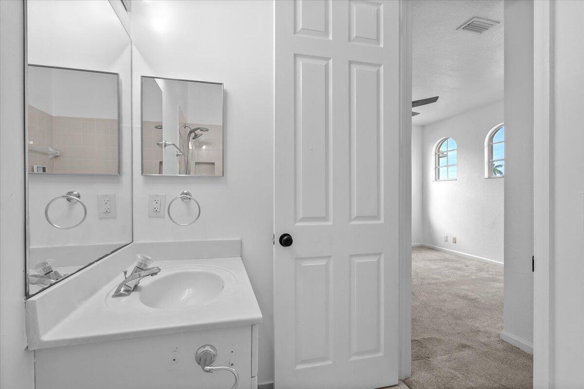 EN-SUITE BATHROOM IN BEDROOM #3