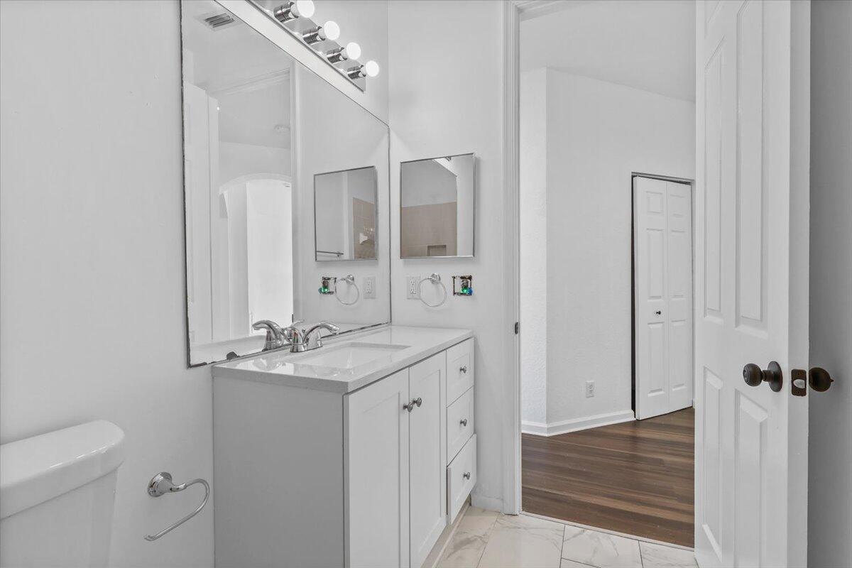 BATHROOM IN HALLWAY IN SECOND FLOOR