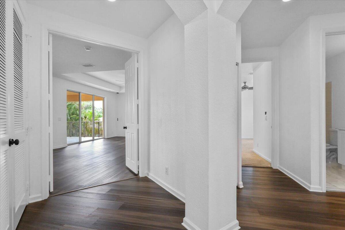 SECOND FLOOR FOYER