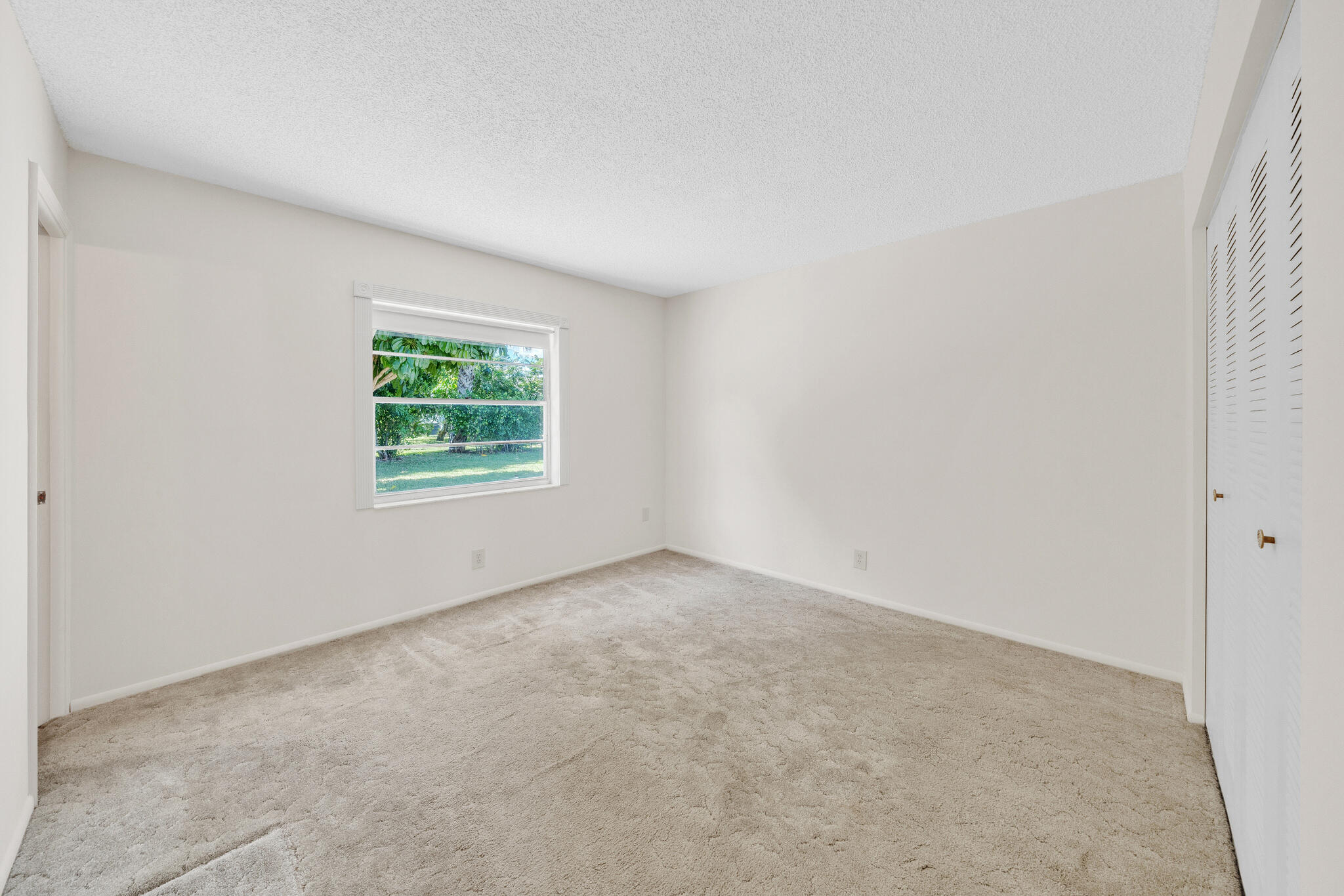 14 Primary Bedroom (1)