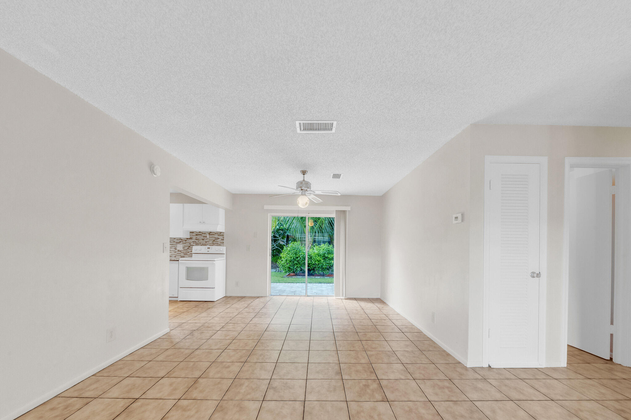 5 Dining Area (1)