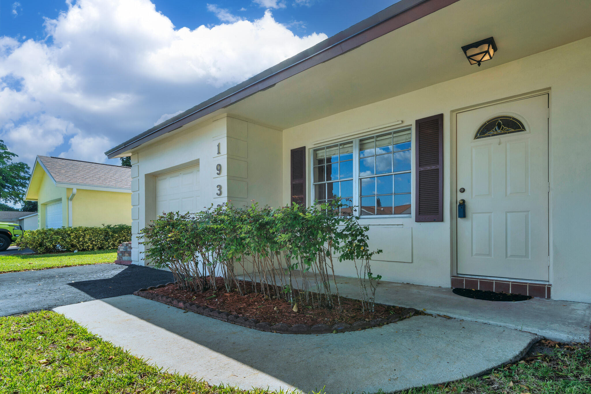 2 Exterior Front (5)