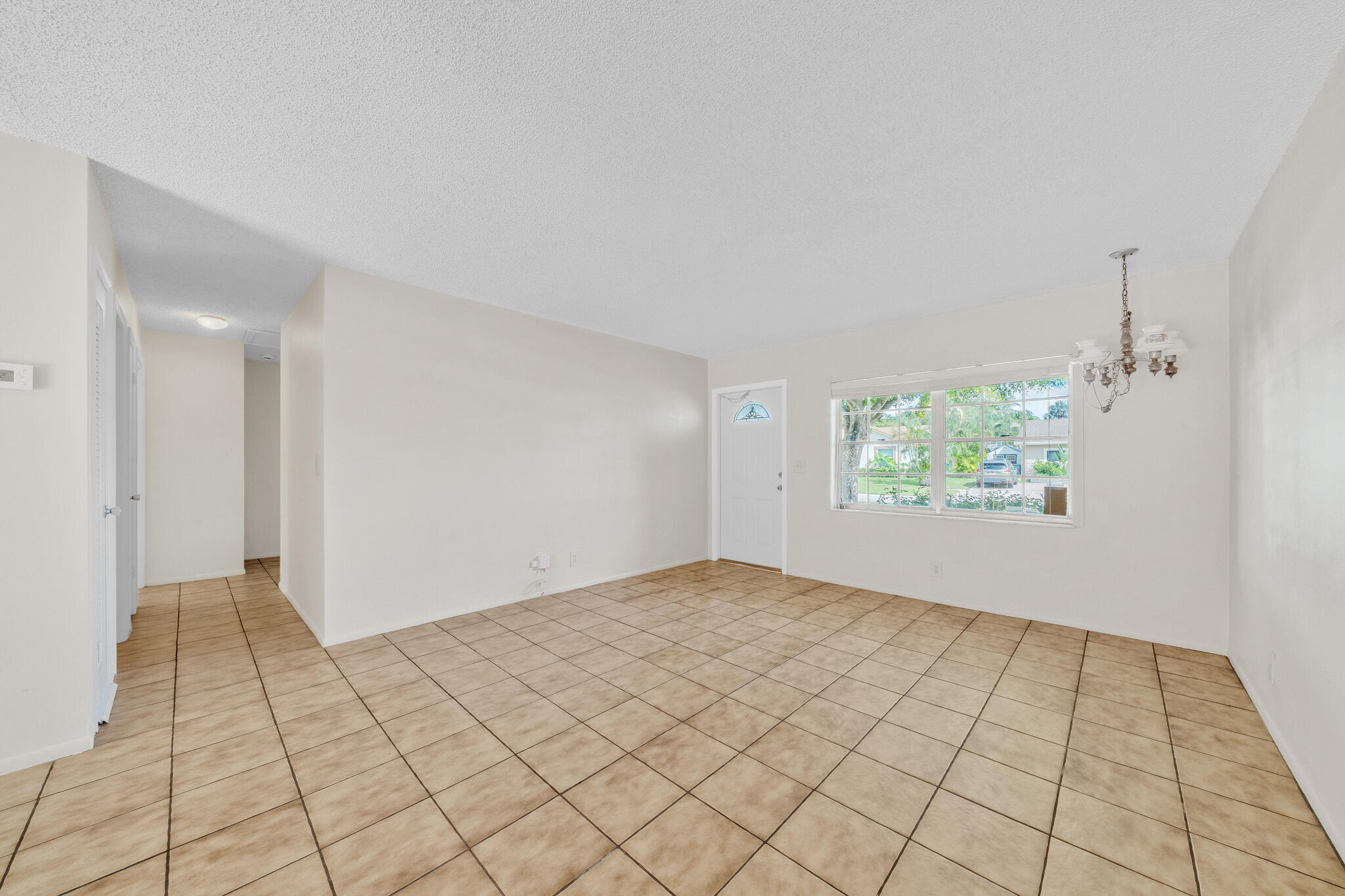 12 Living Area (2)