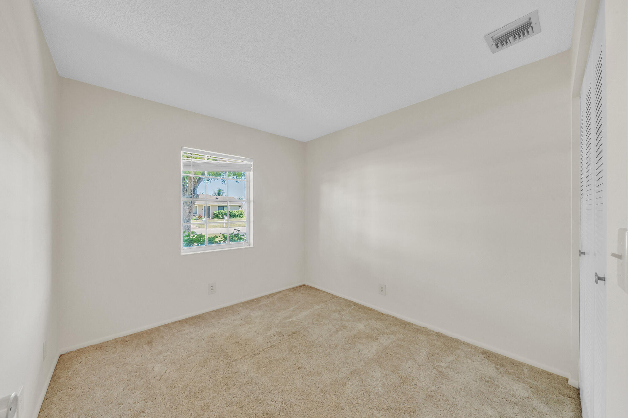 18 Guest Bedroom A (2)