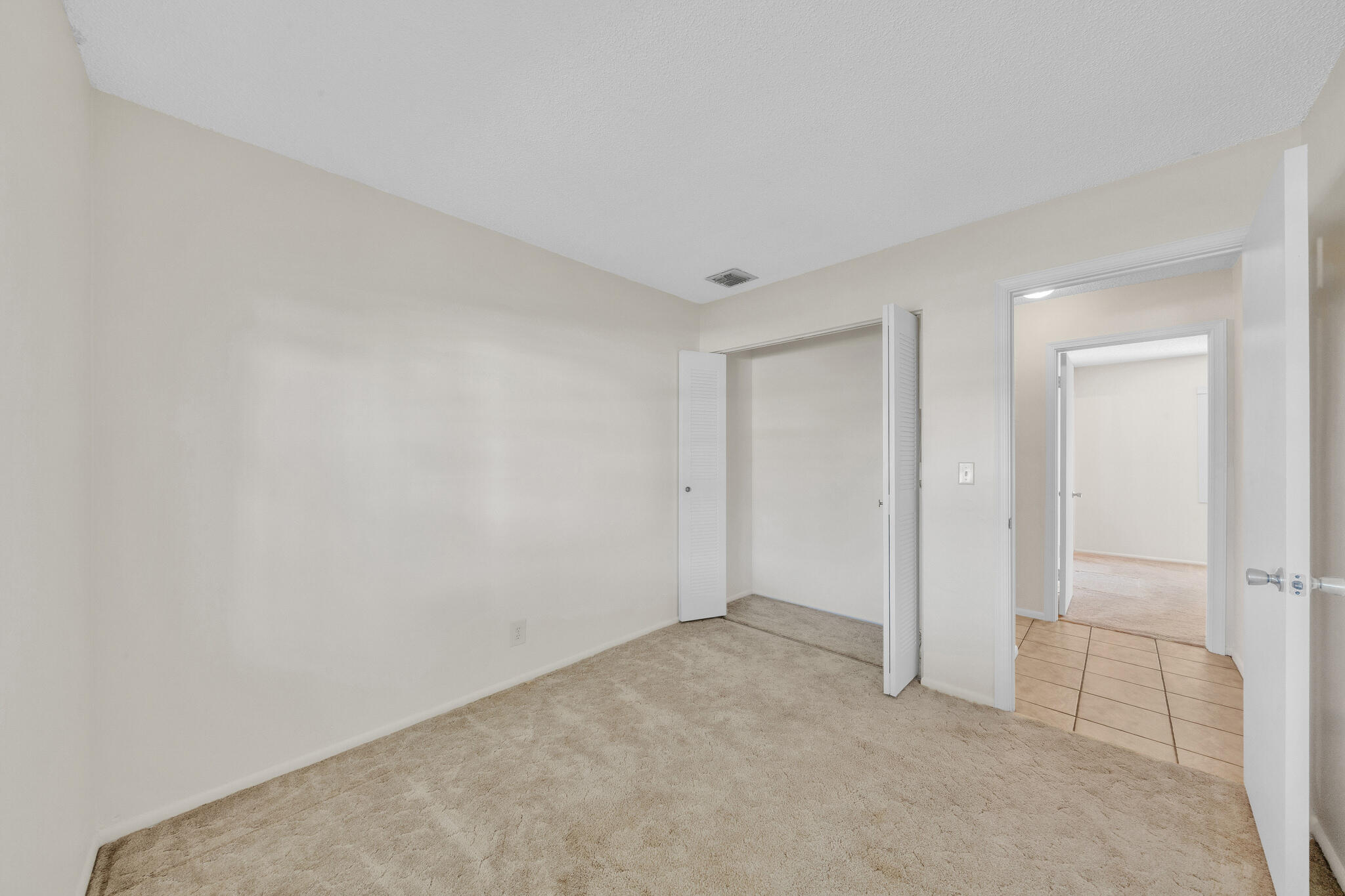 18 Guest Bedroom A (3)