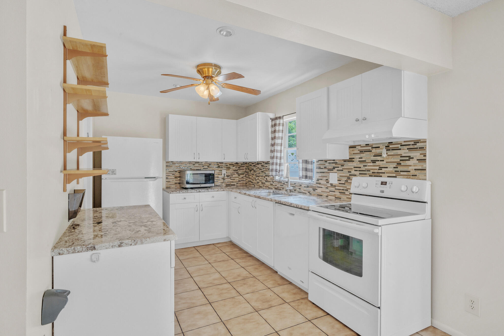 6 Kitchen (1) 6 Kitchen (1)