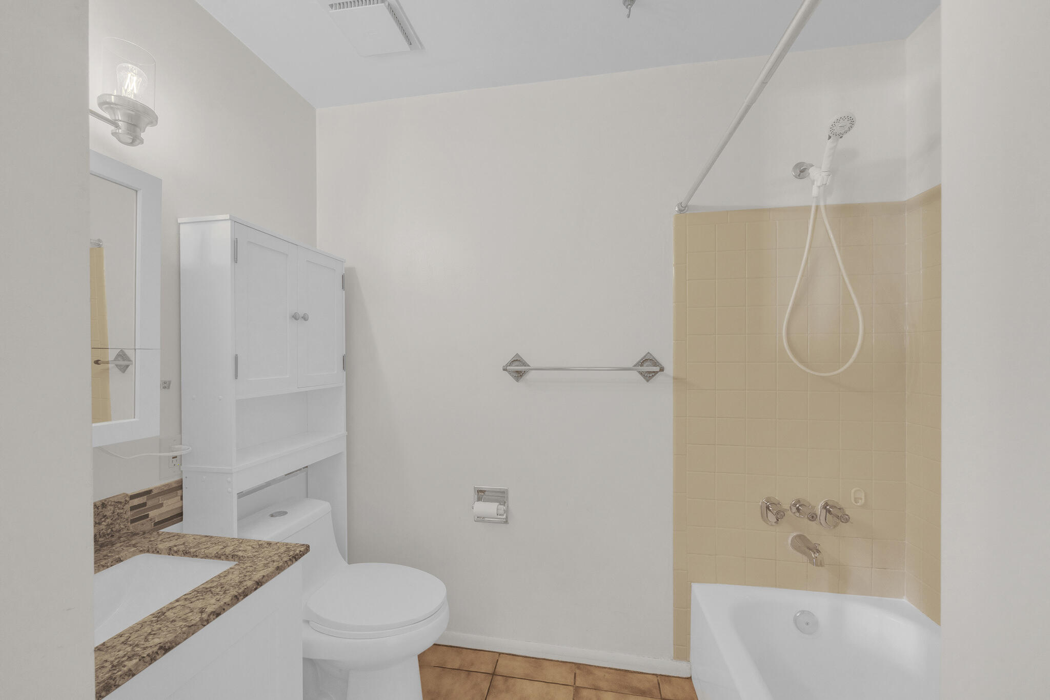 20 Guest Bathroom (1)
