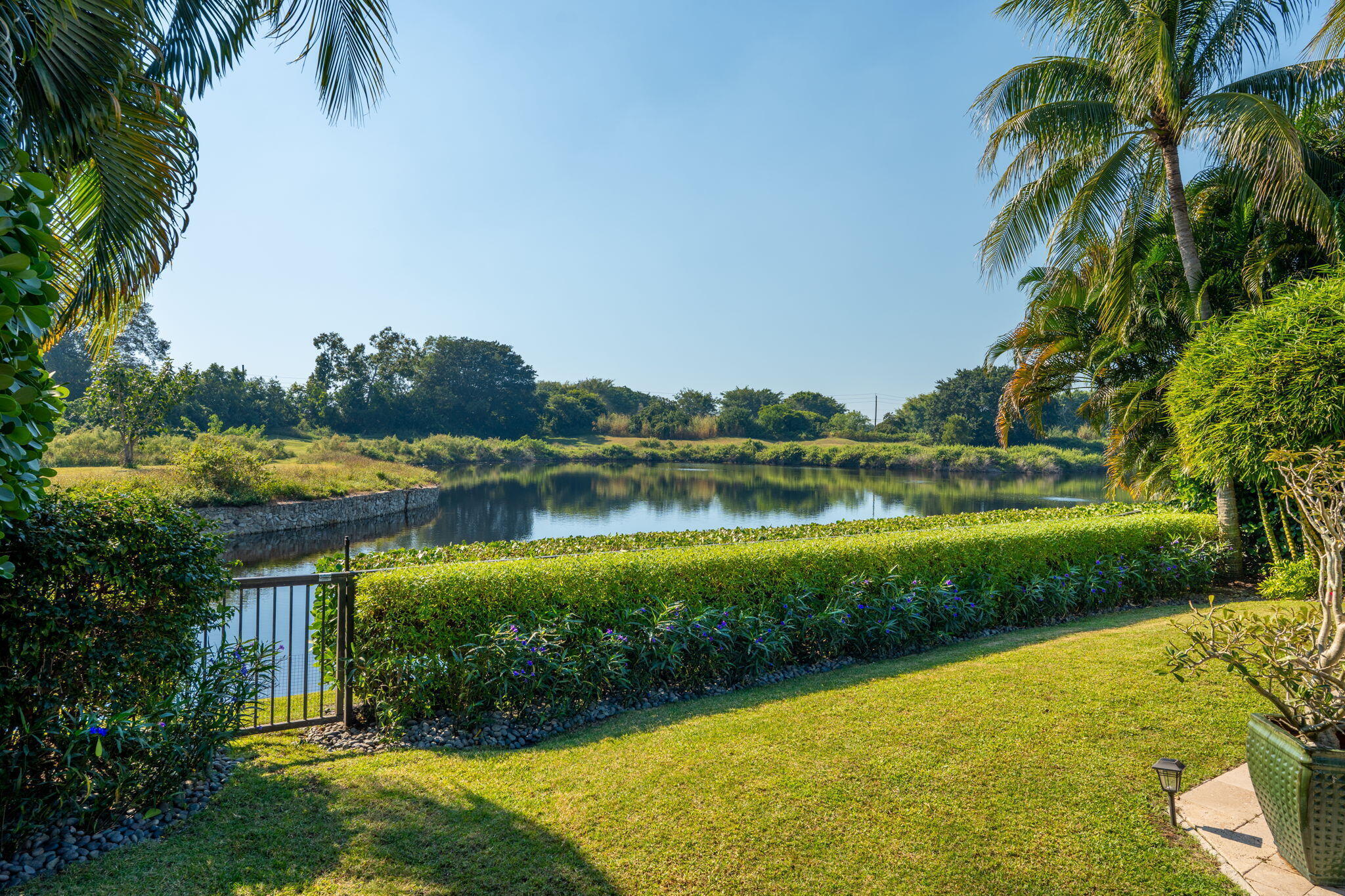 83-web-or-mls-A7400858